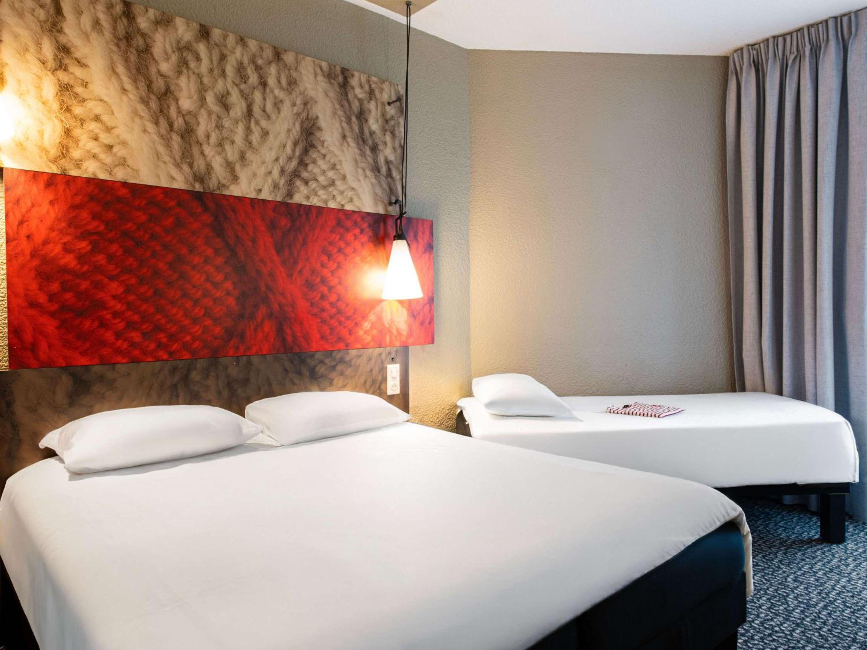 Standard Room with One Double Bed and One Single Bed - Photo 1