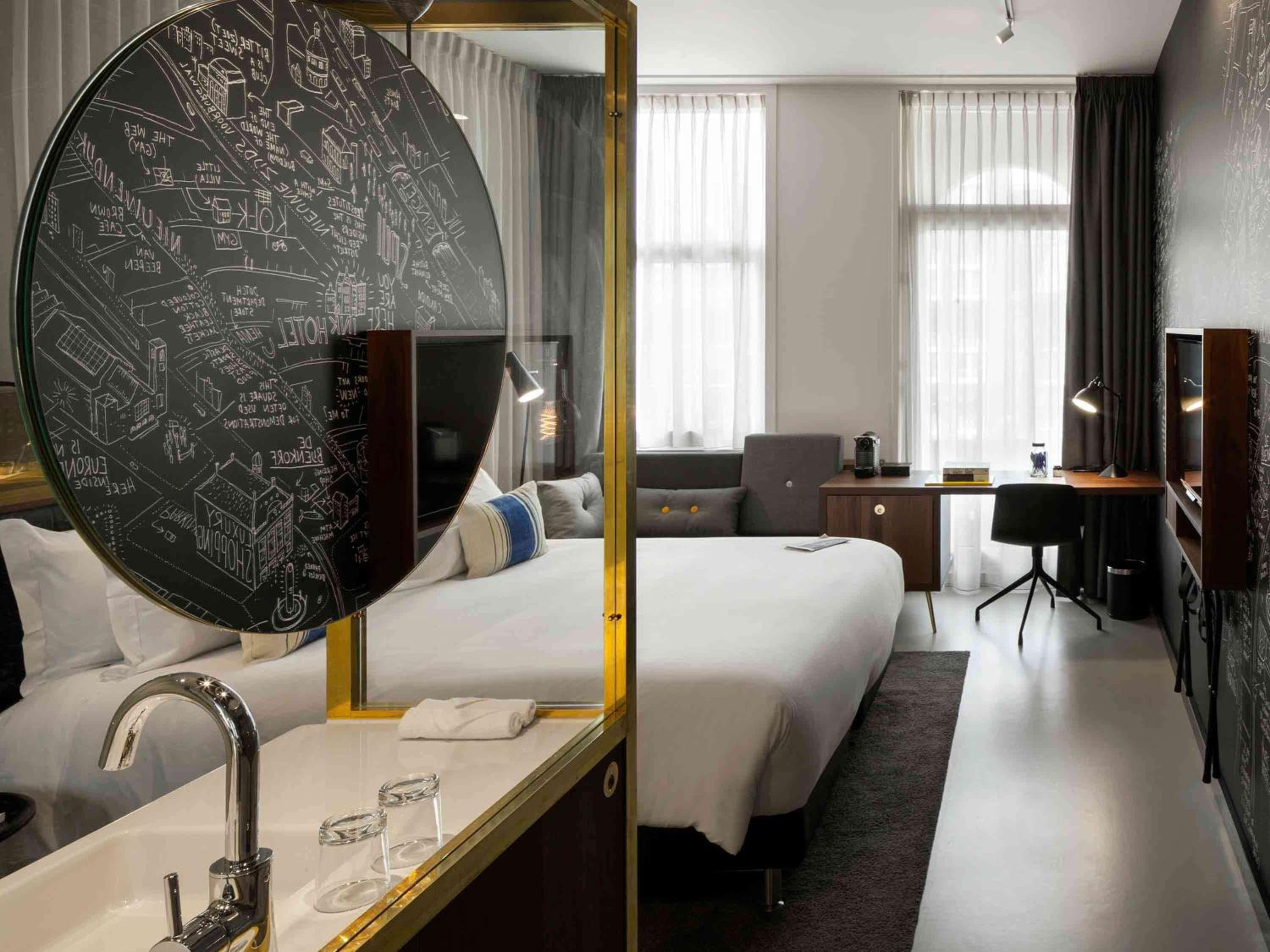 Deluxe King Room photo 1