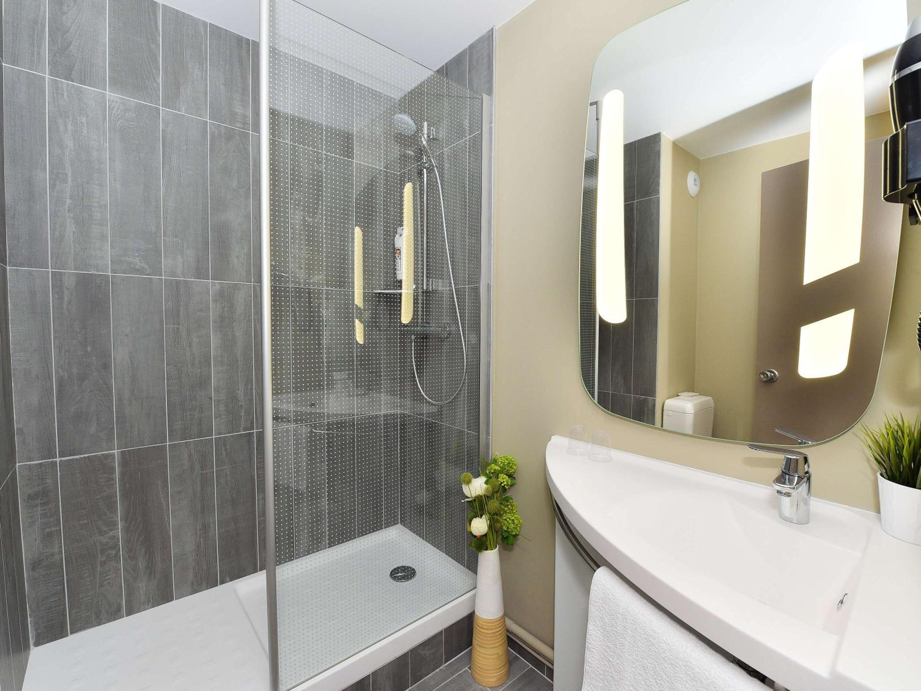Standard Twin Room - Photo 2