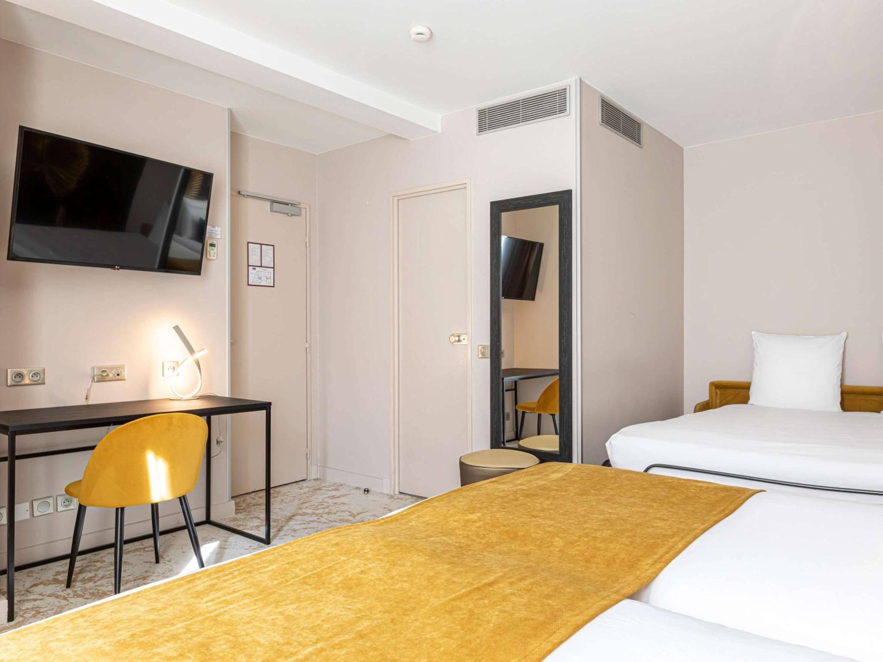 Classic Triple Room thumbnail 6