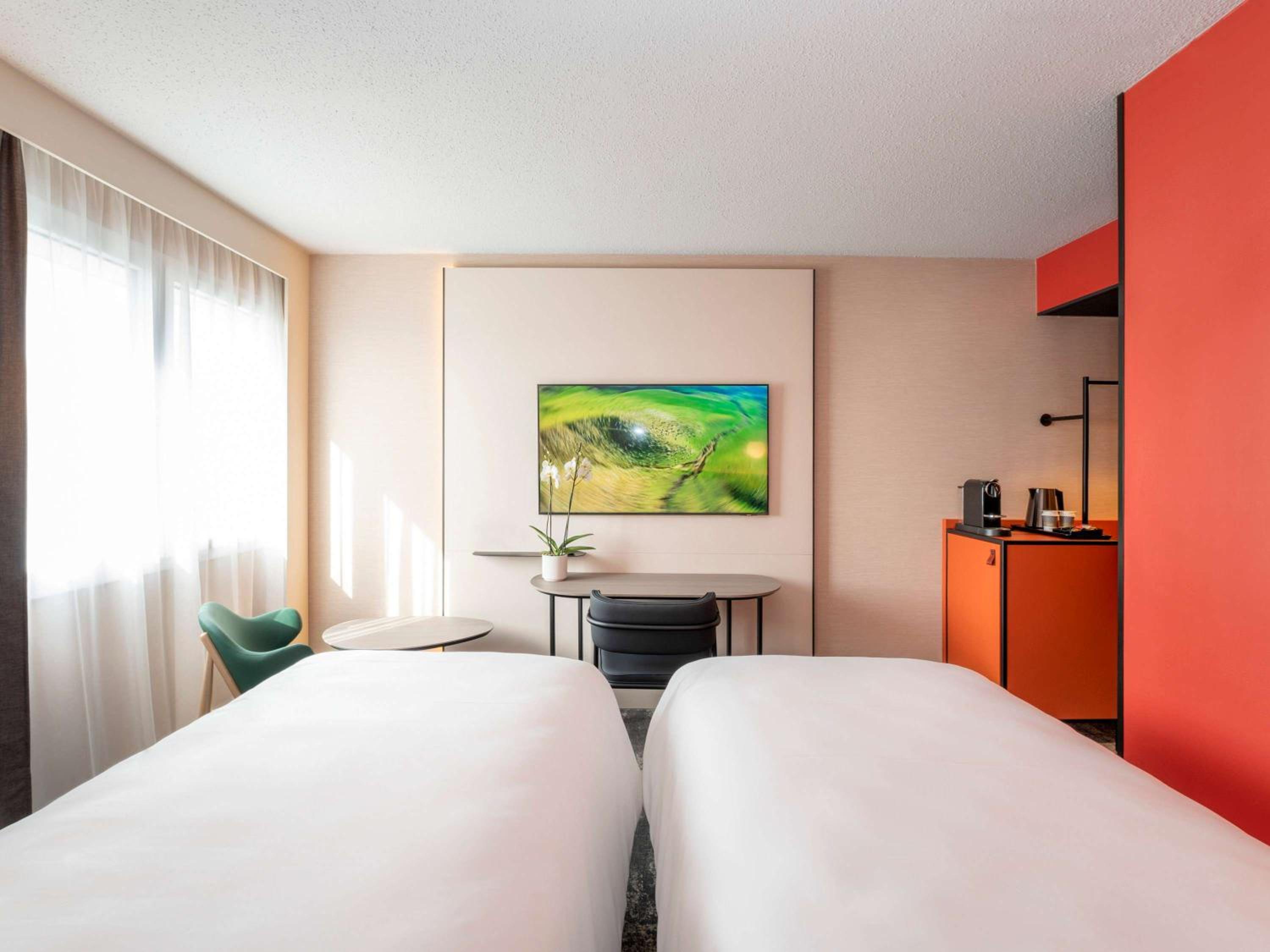 Executive Room with Two Twin Beds - Photo 5