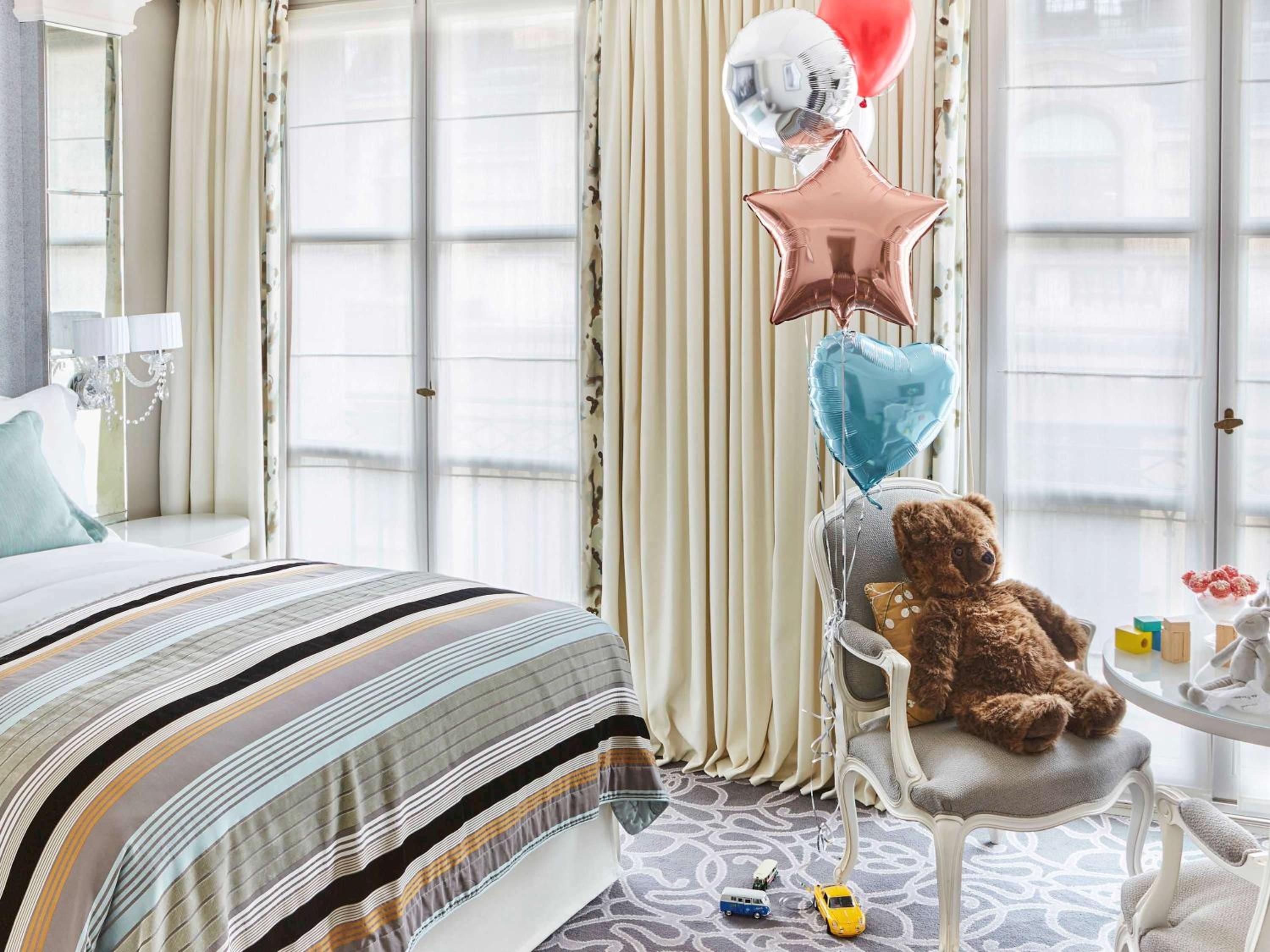 Luxury Room - 1 Queen Bed