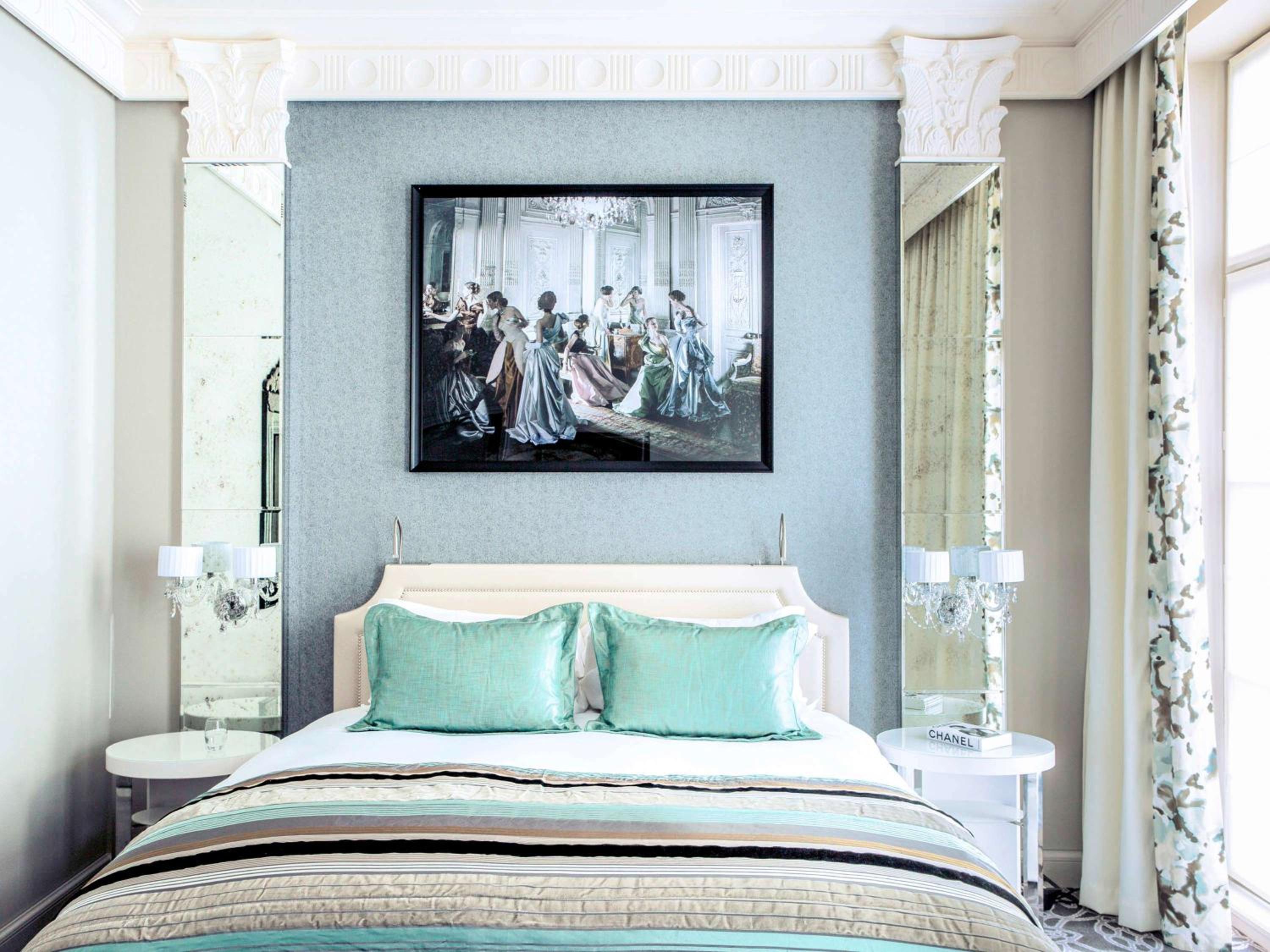 Luxury Room - 1 Queen Bed thumbnail 5