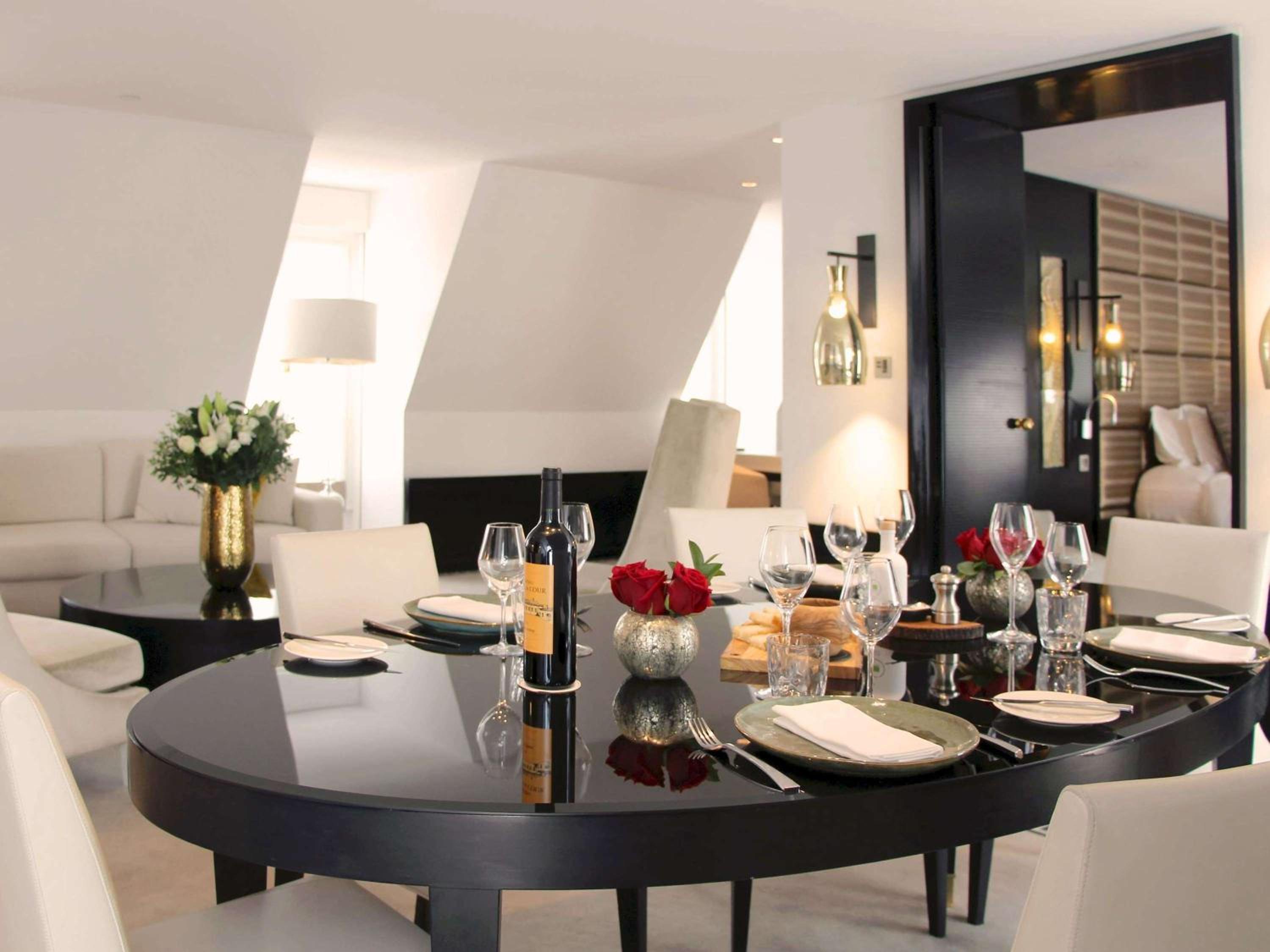Couture Apartment with King Bed and View thumbnail 5