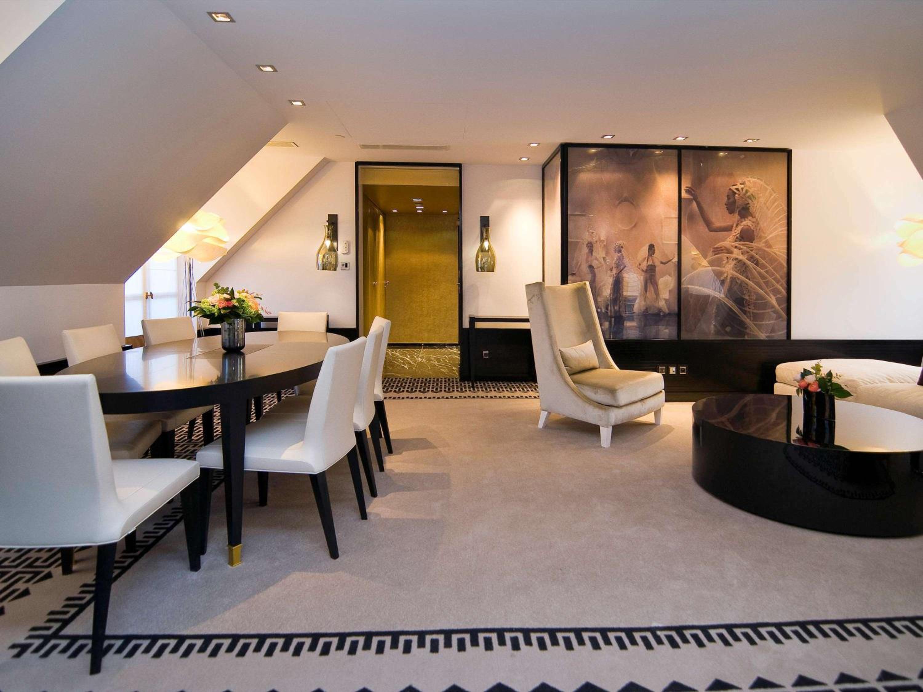 Couture Apartment with King Bed and View thumbnail 5