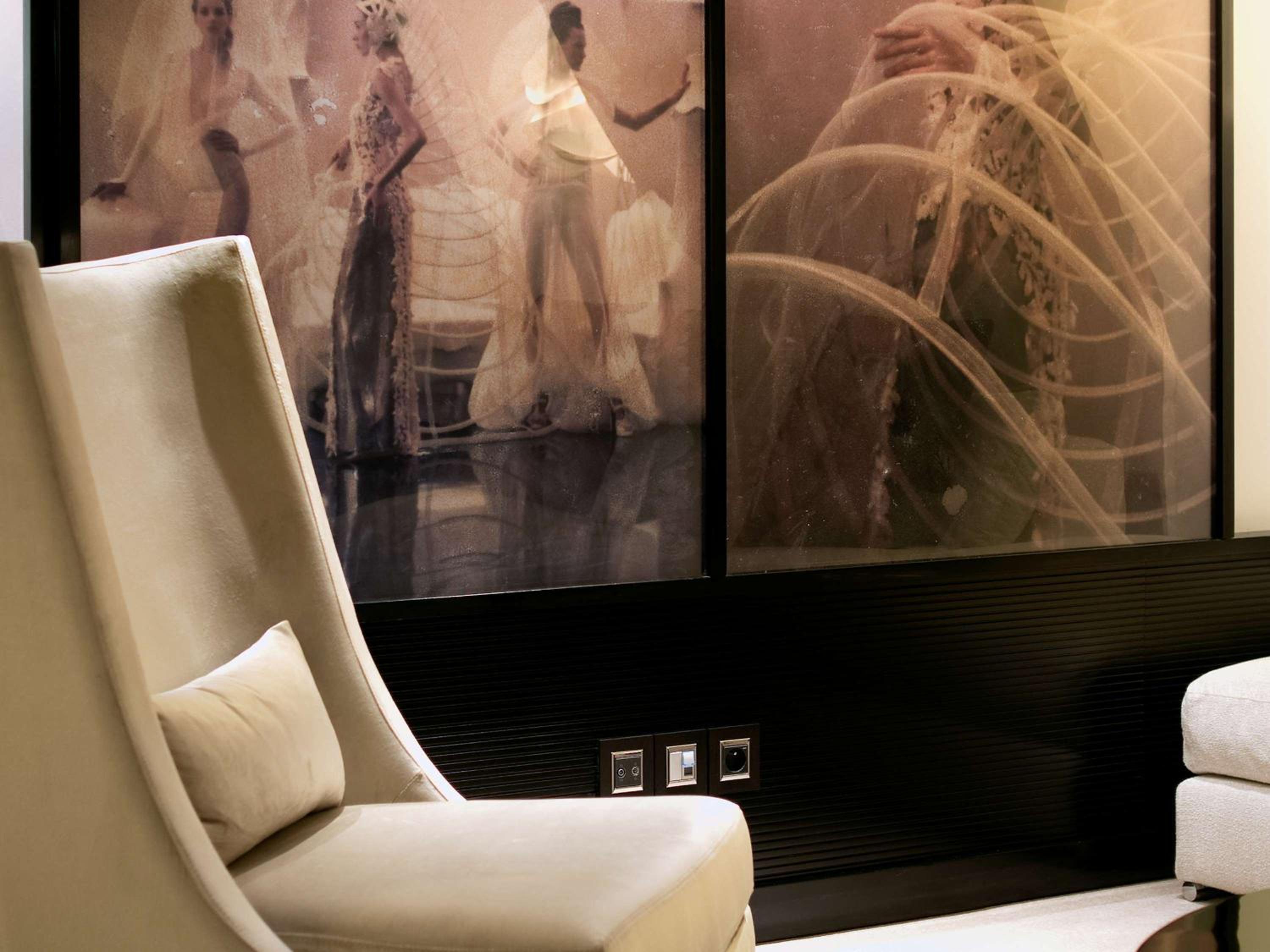 Couture Apartment with King Bed and View