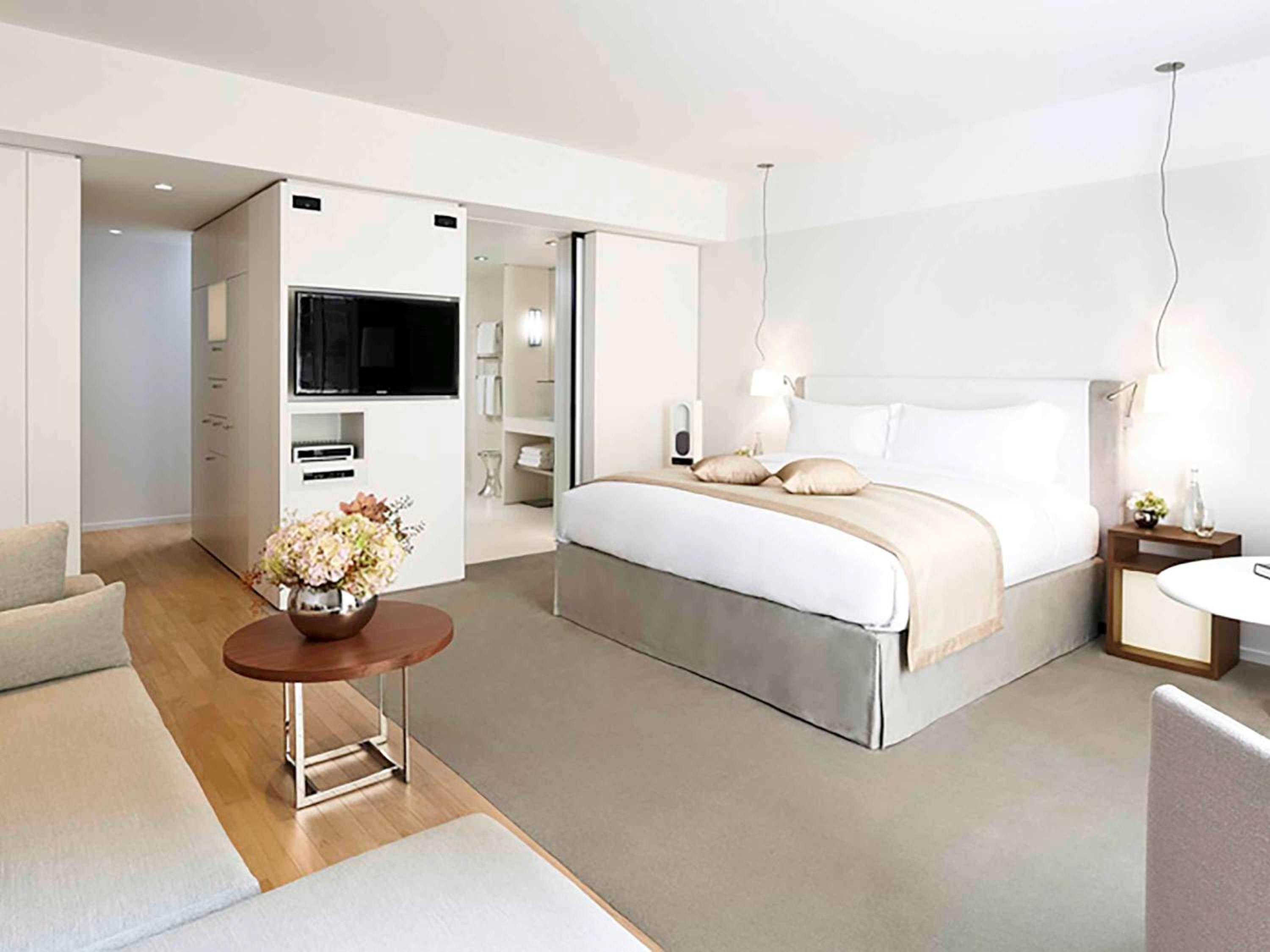 Prestige King Suite with Sofa Bed photo 1