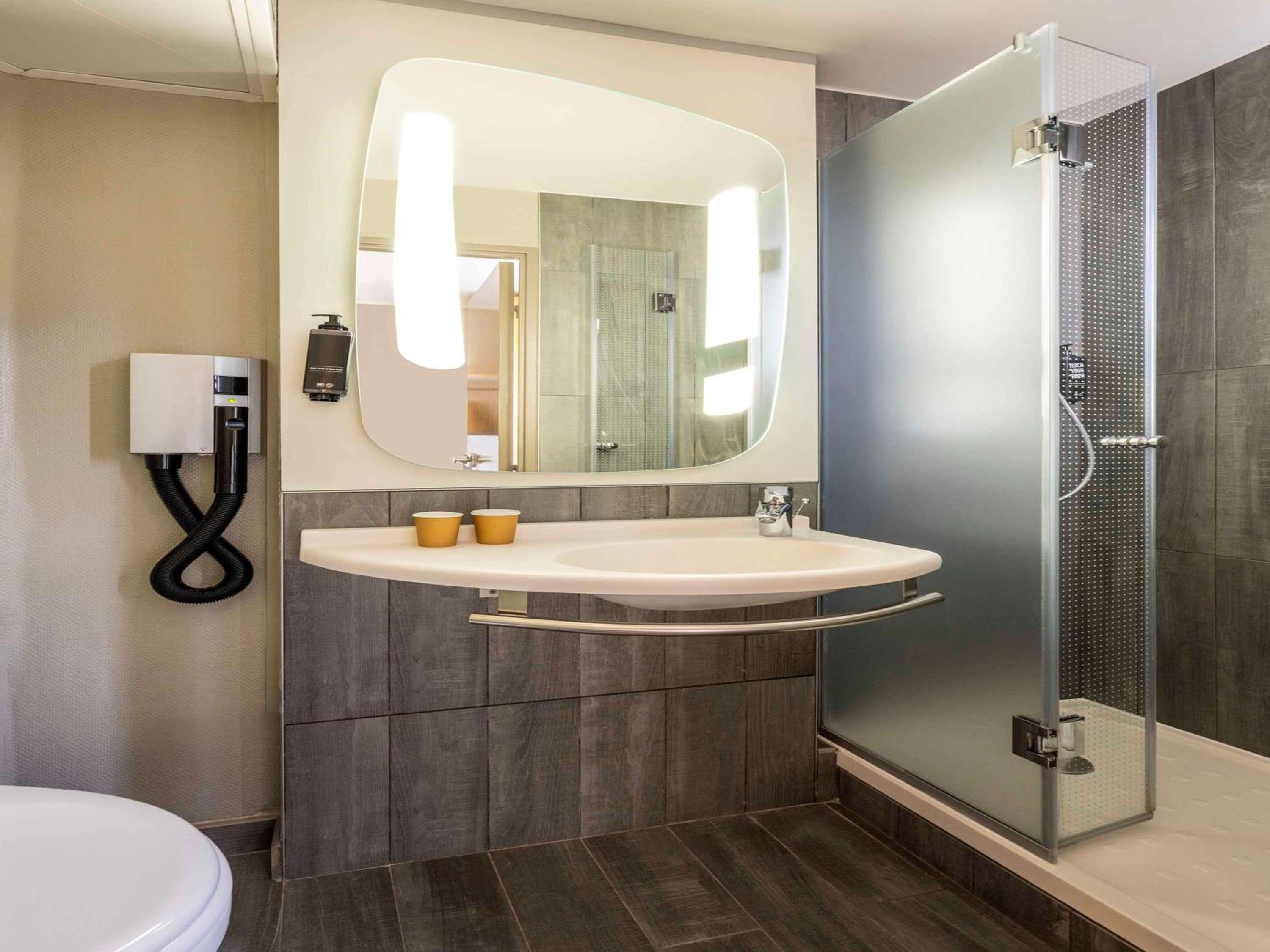 Classic Twin Room - Photo 4