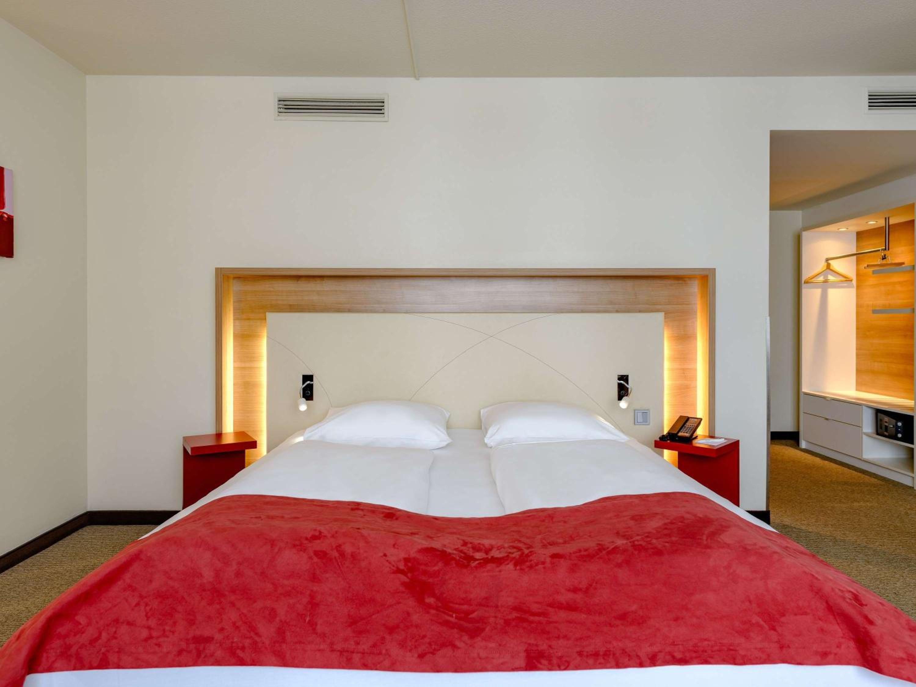 Privilege King Room with Sofa Bed - Photo 16