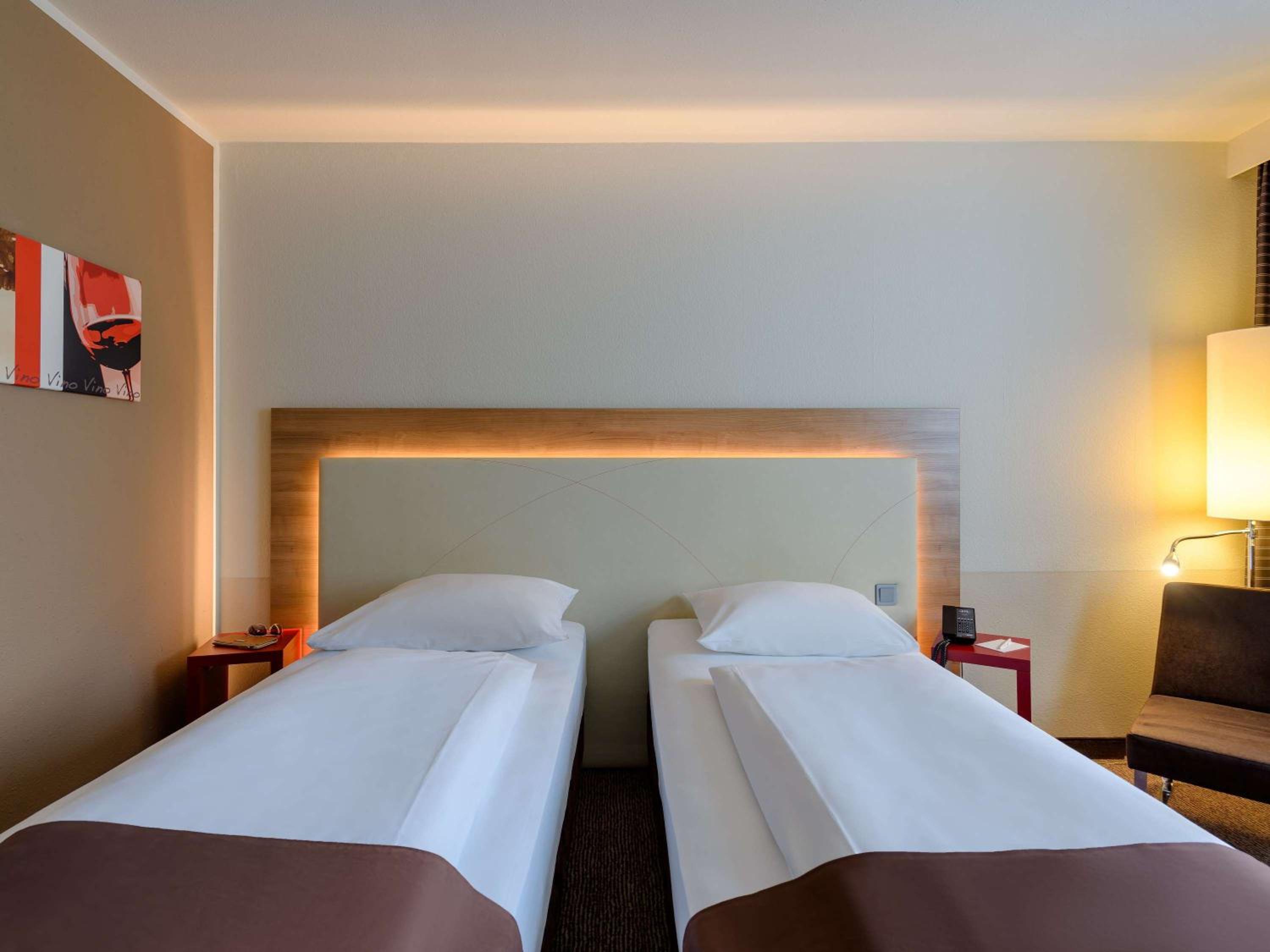 Standard Twin Room - Photo 7