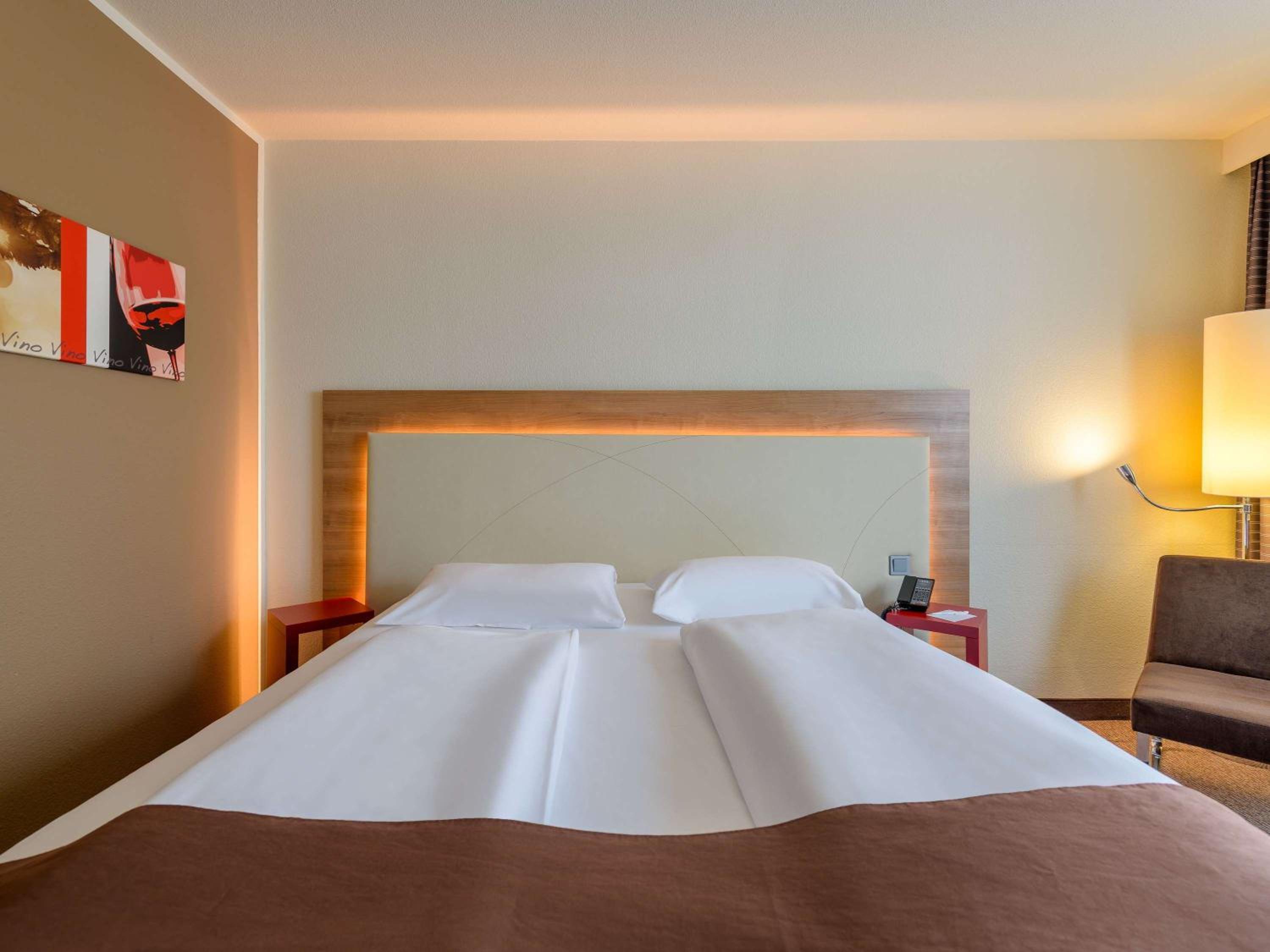 Standard Double Room with King Size Bed - Photo 9