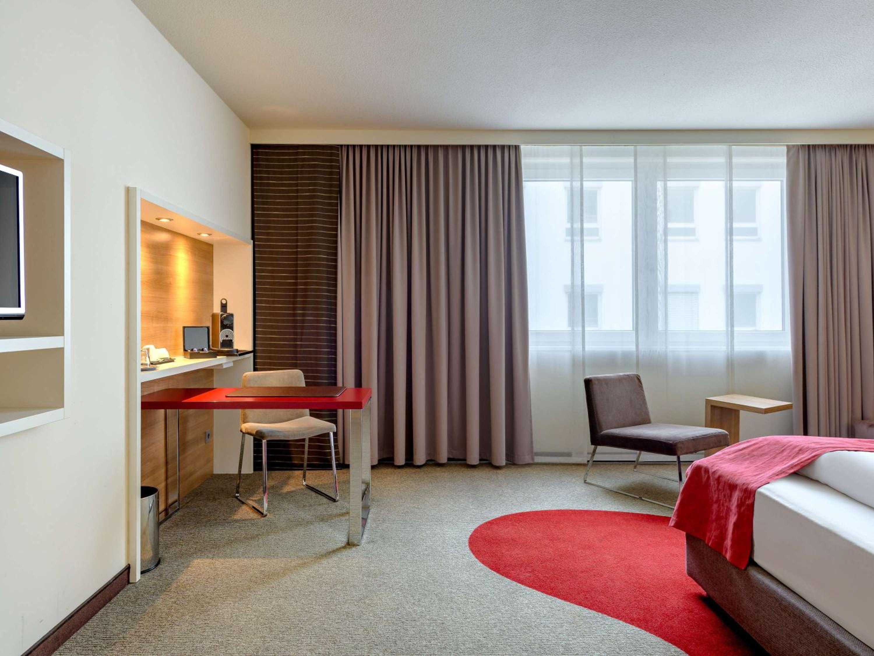 Privilege King Room with Sofa Bed - Photo 14