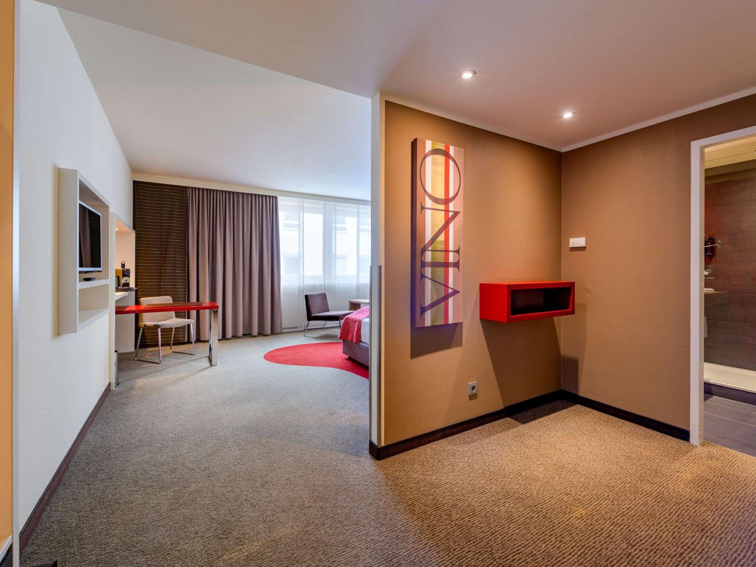 Privilege King Room with Sofa Bed - Photo 12