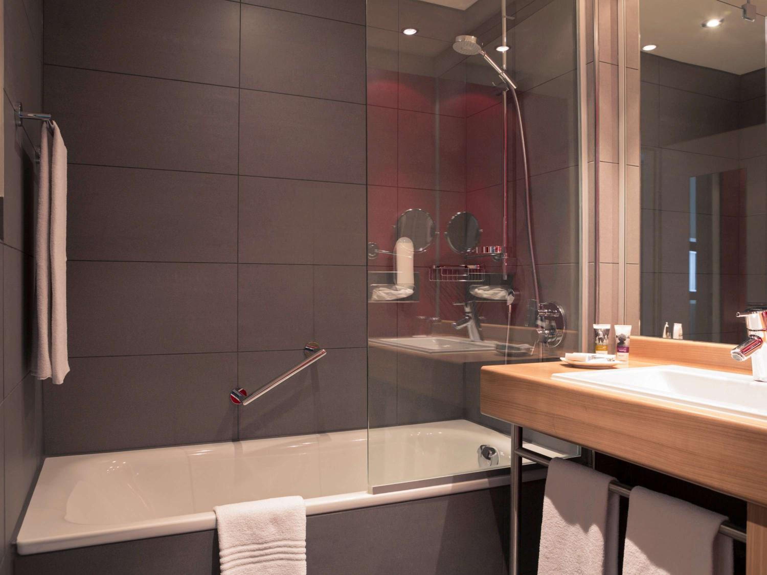 Standard Twin Room - Photo 8
