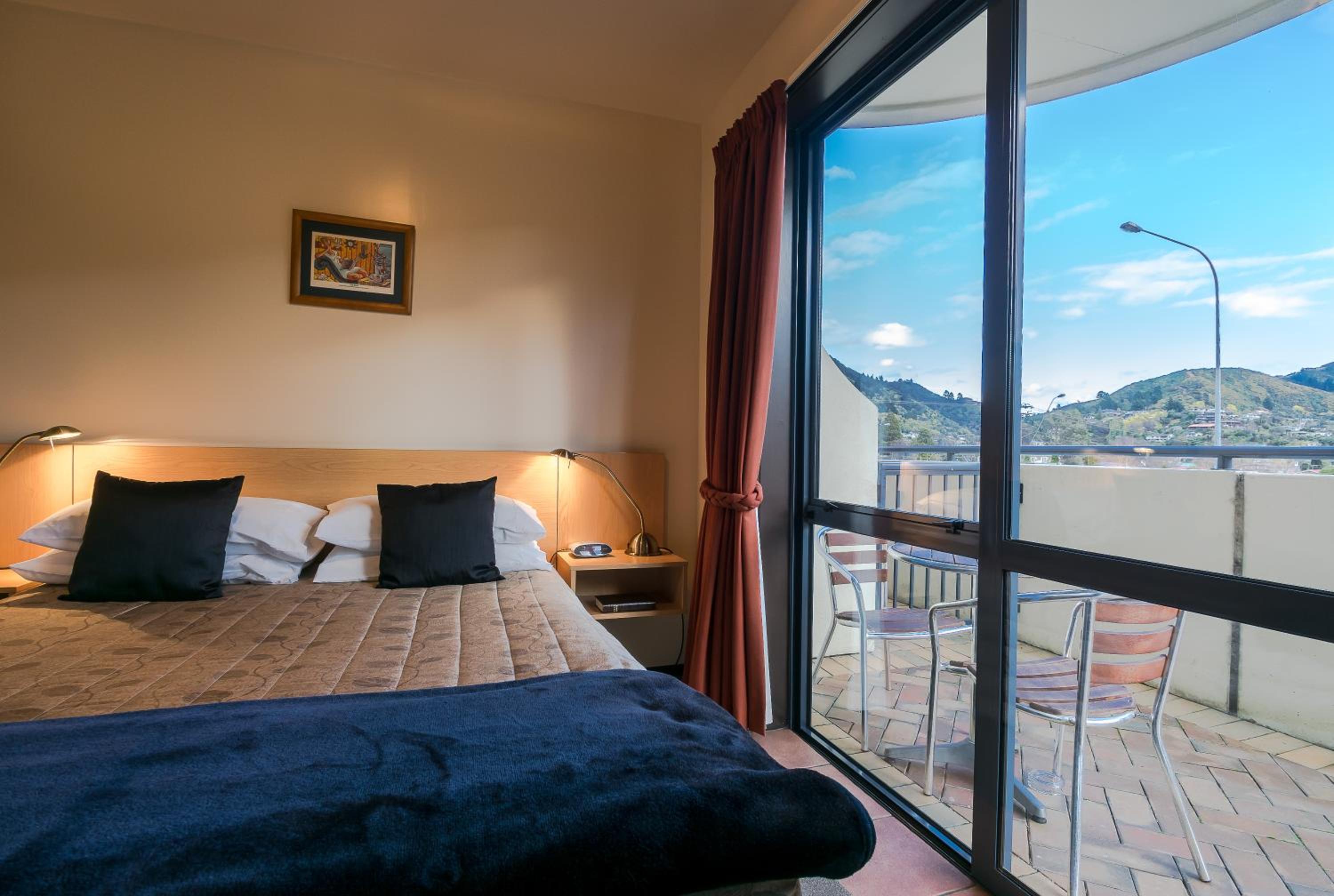 Executive Two-Bedroom Apartment photo 3