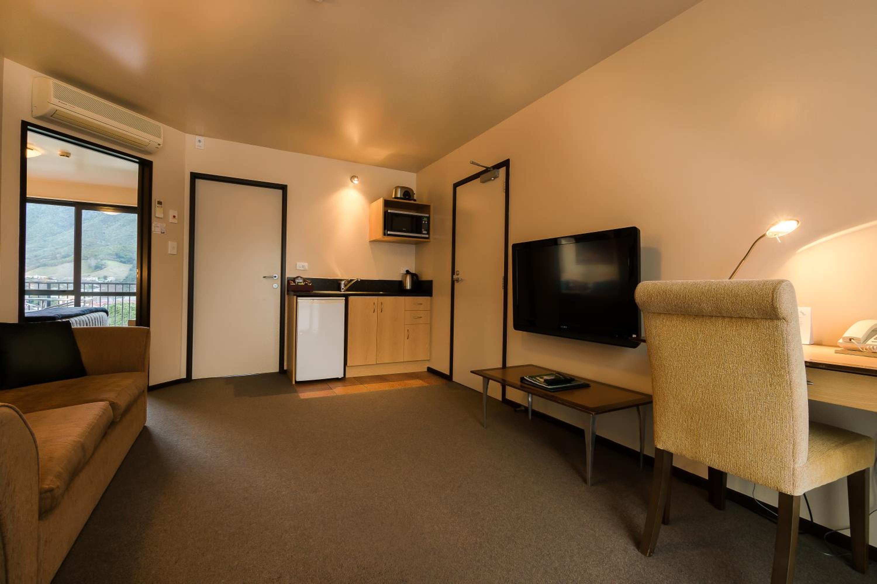 Executive One-Bedroom Apartment With Spa Bath - Photo 1