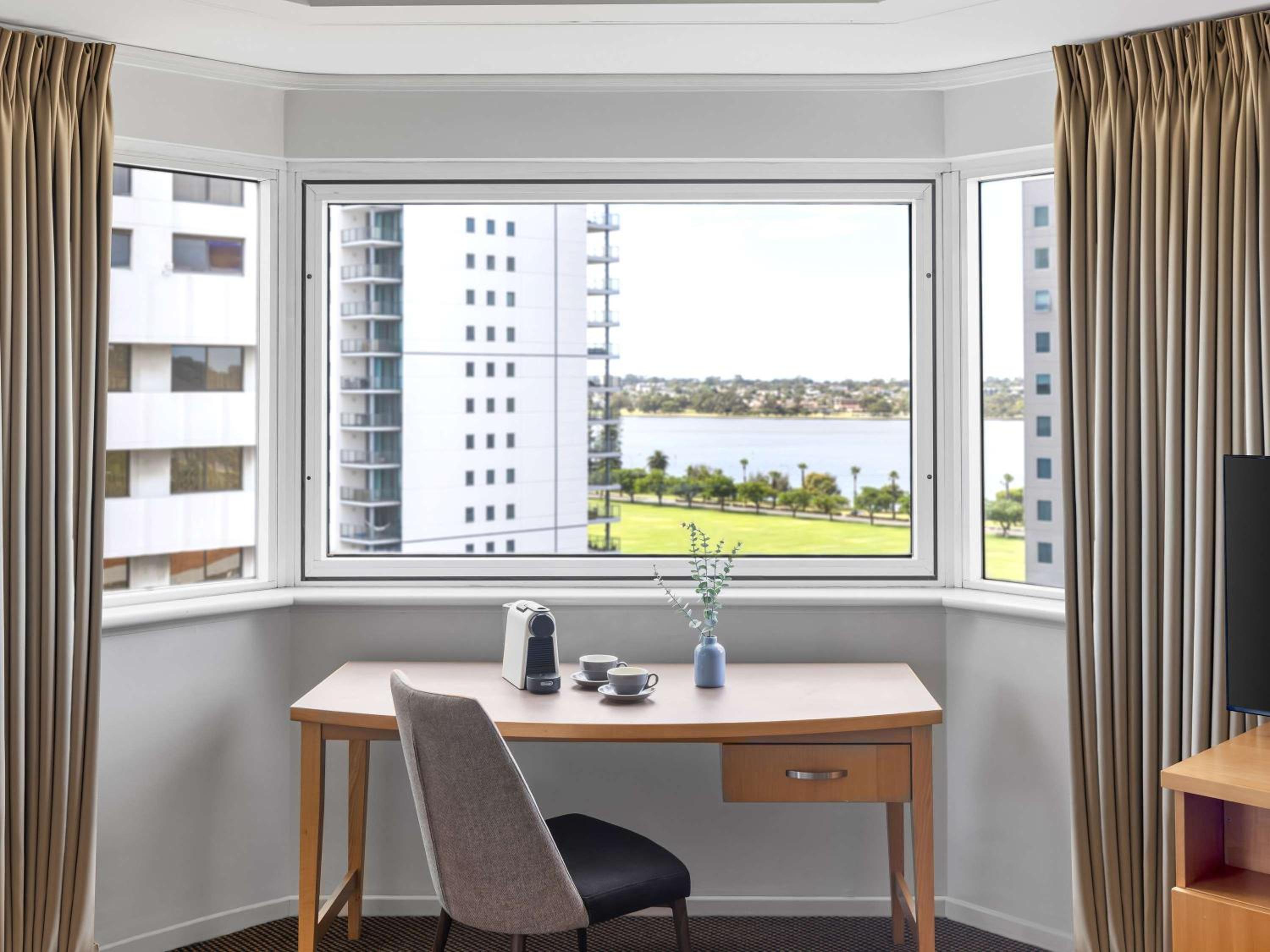 Junior King Suite - Photo 5