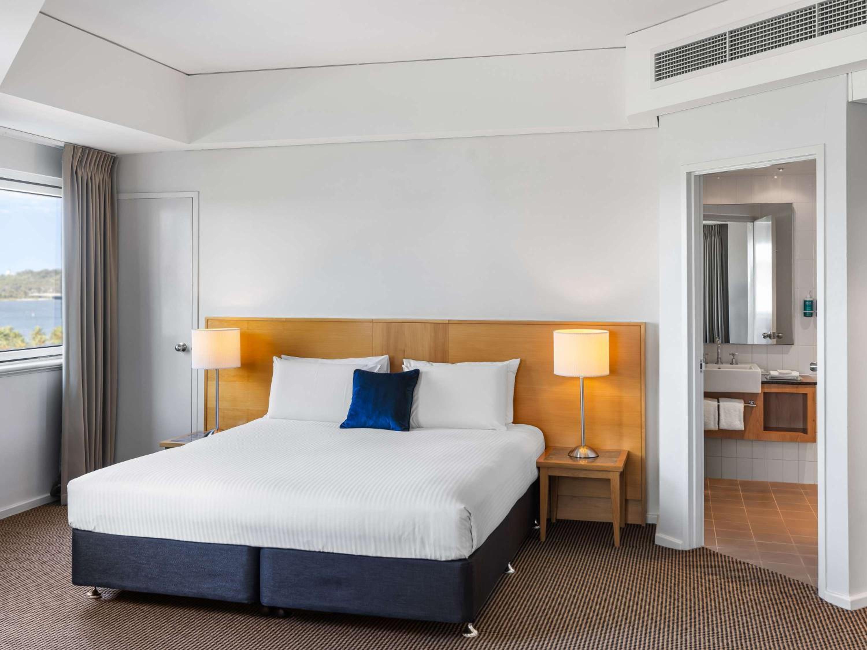 Junior King Suite - Photo 6