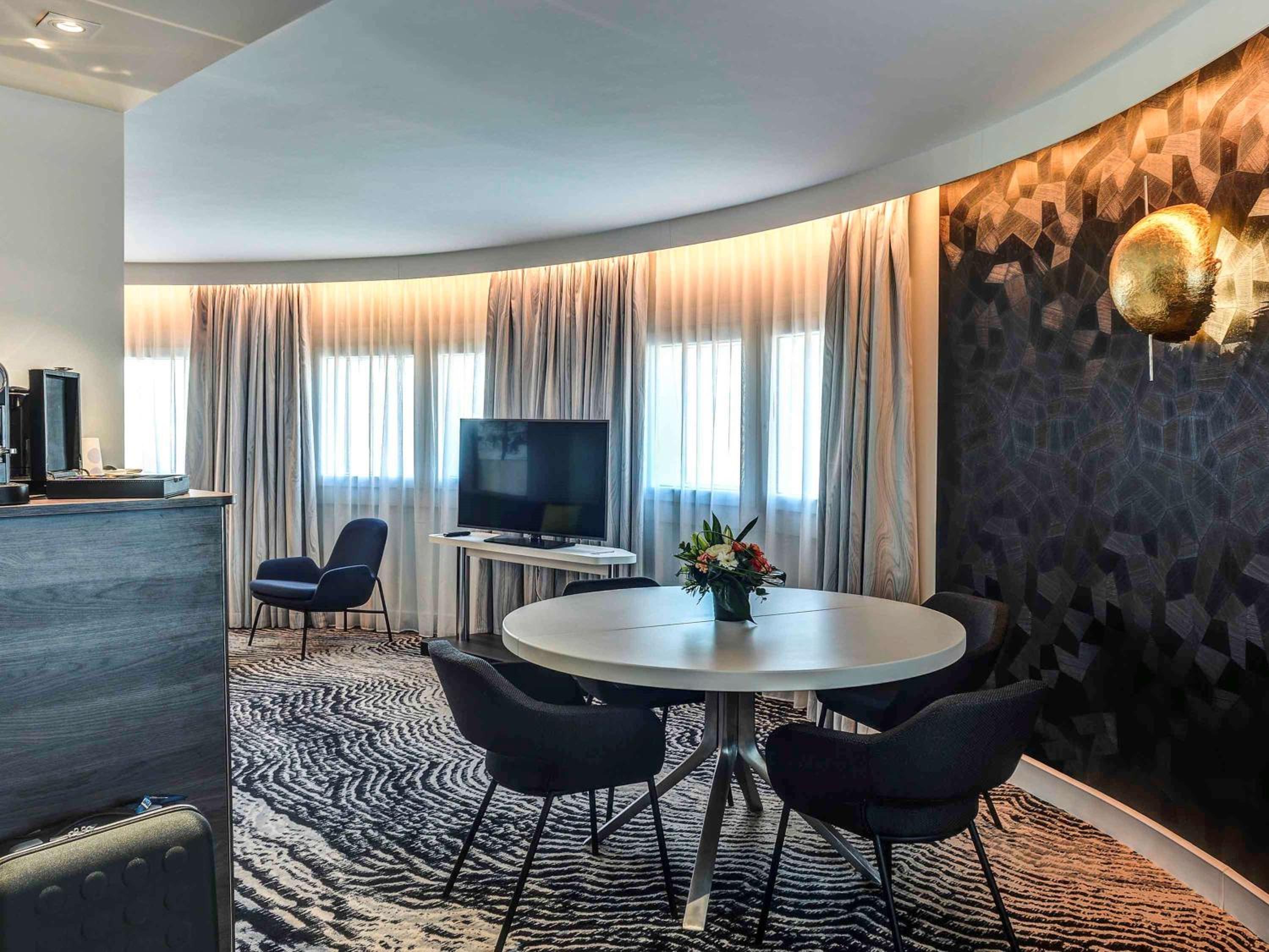 King Suite with Sofa