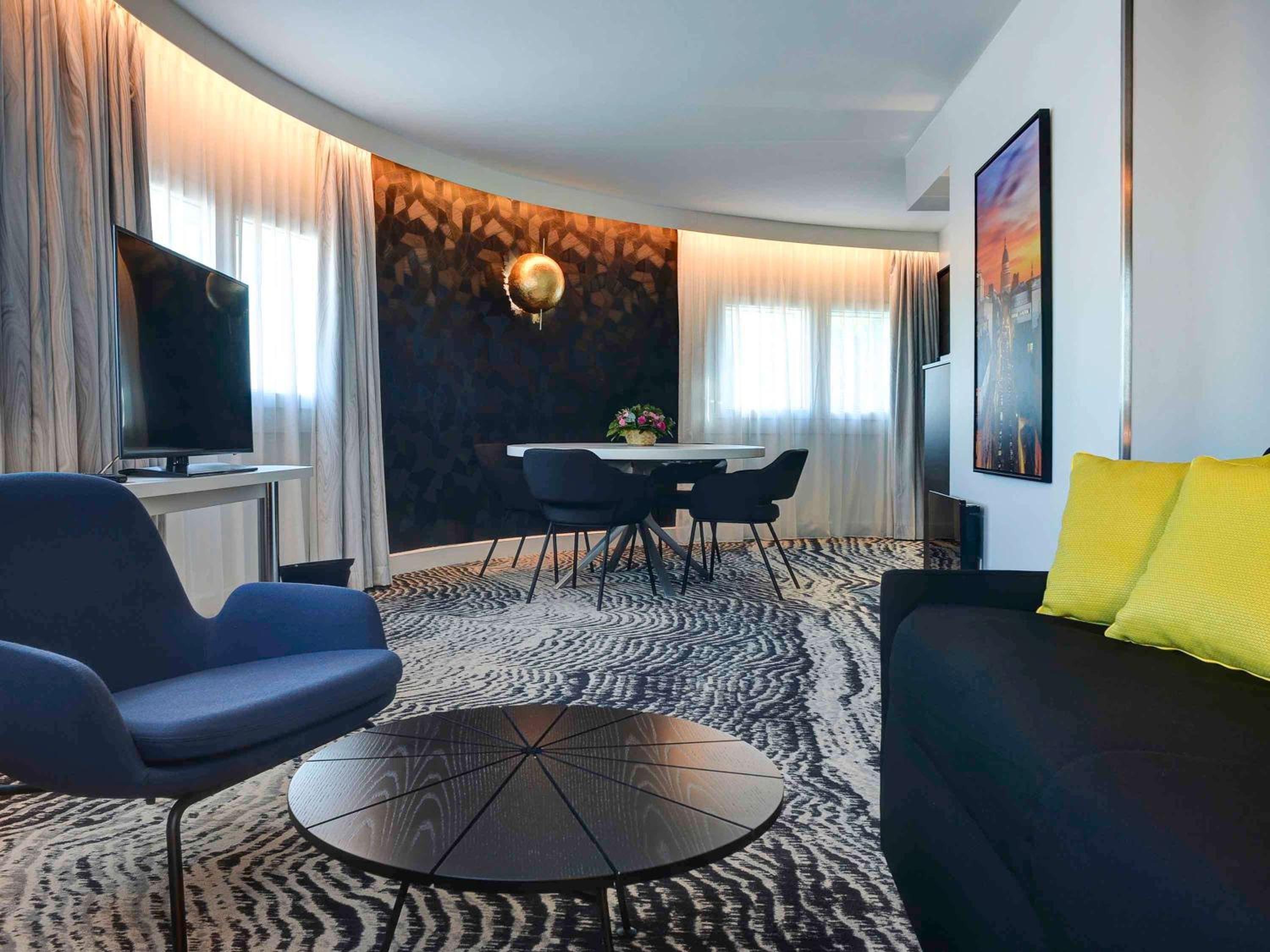 King Suite with Sofa