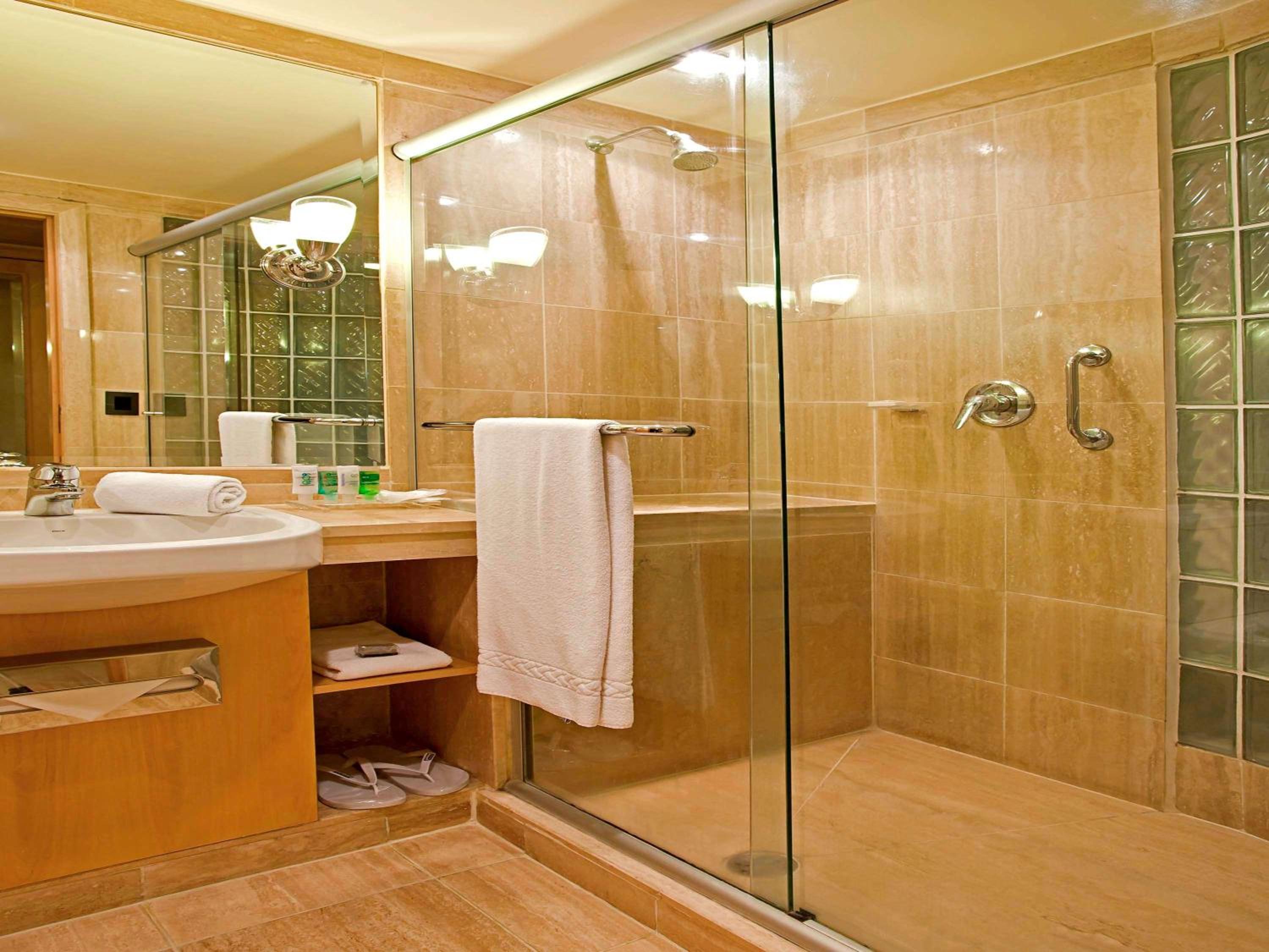 Superior Room with One Queen Bed - City View