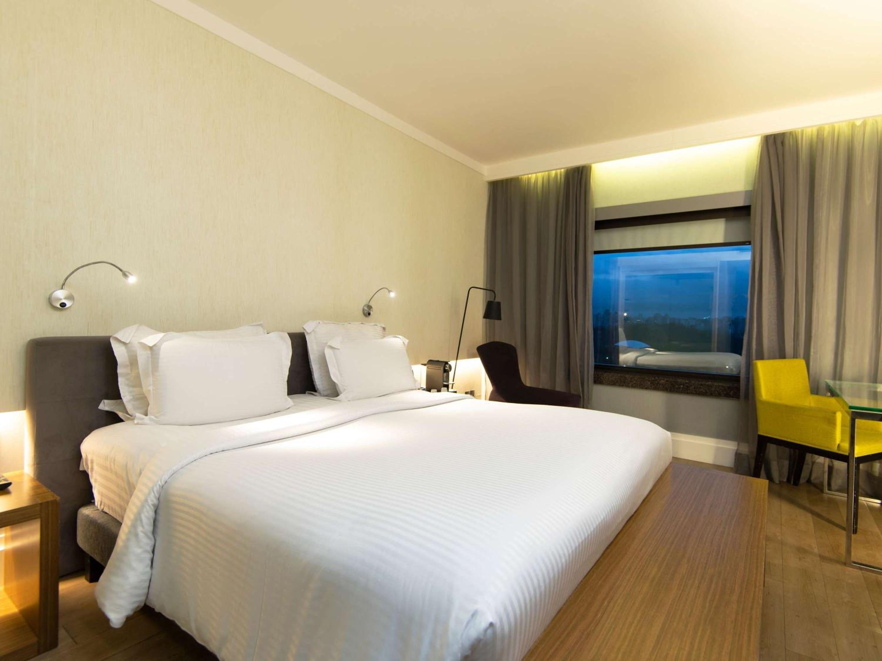 Executive Queen Room with Park View