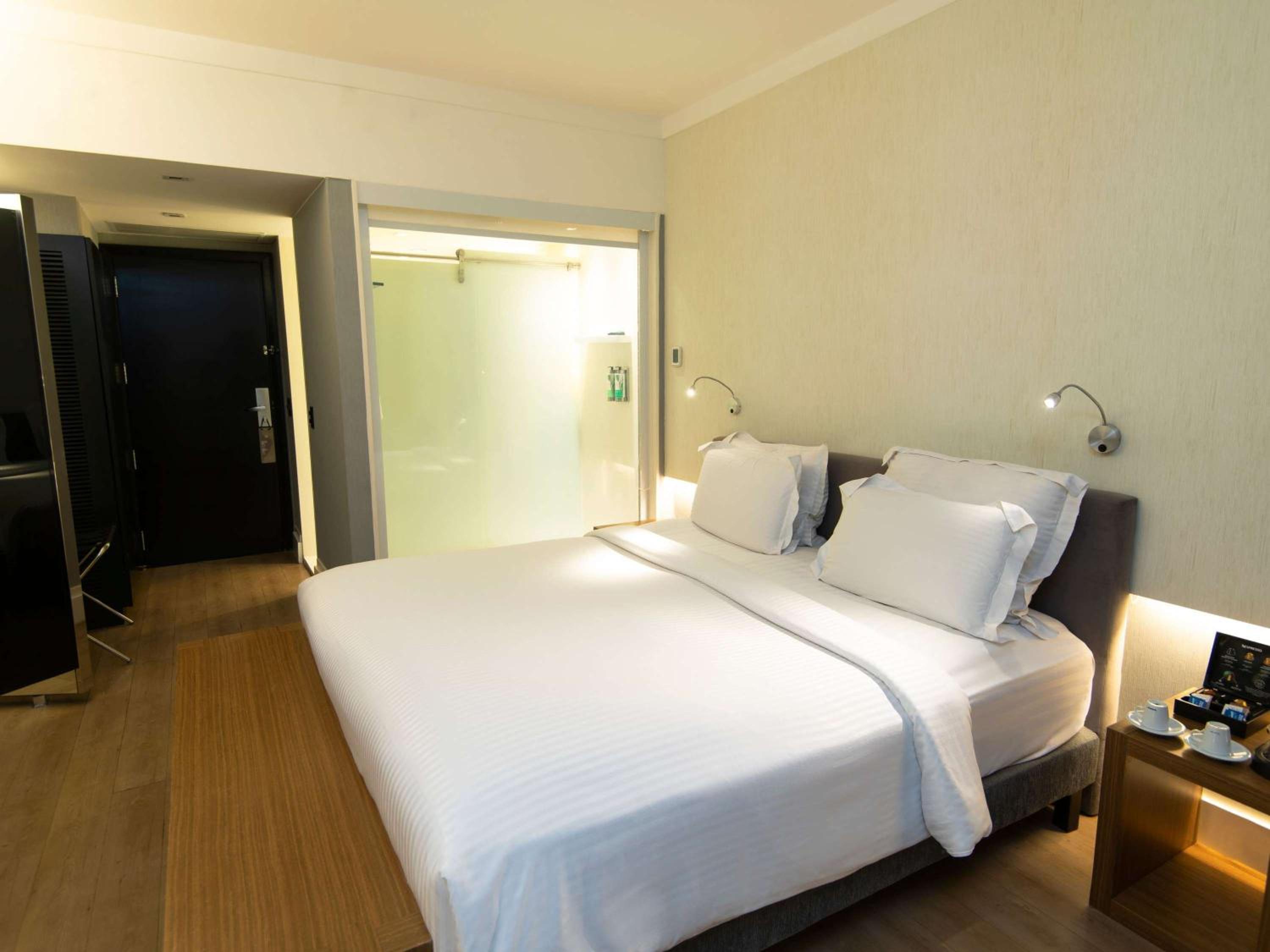 Executive Queen Room with Park View - Photo 9