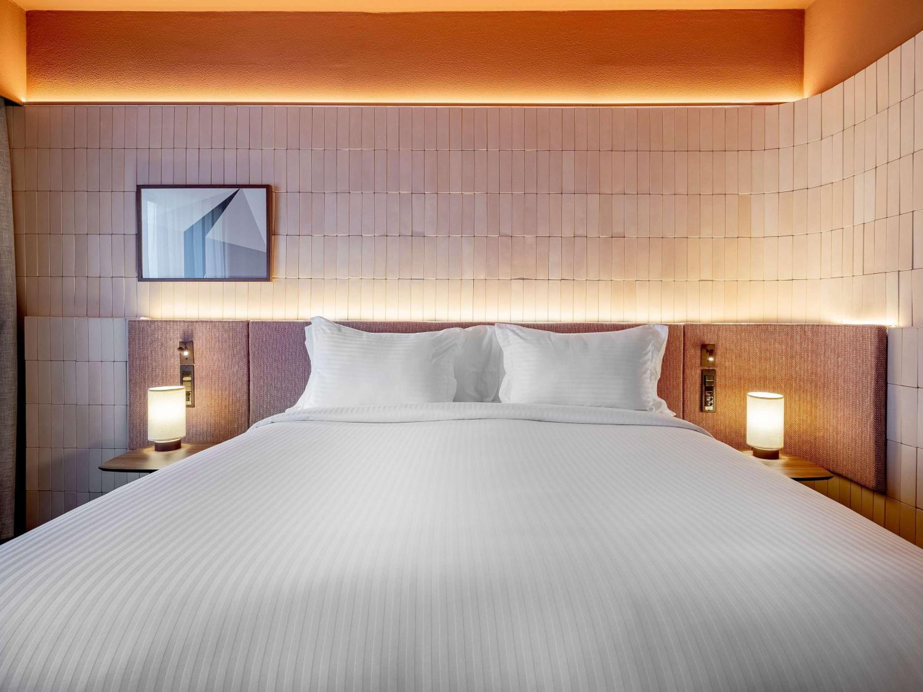 Premium Executive Room with City View thumbnail 5
