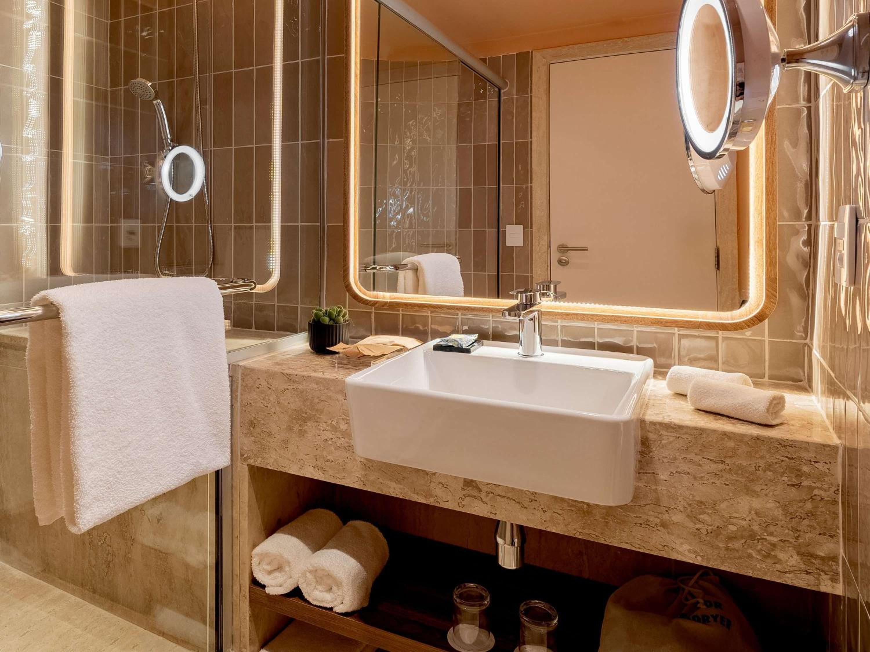 Premium Executive Room with Park View thumbnail 6