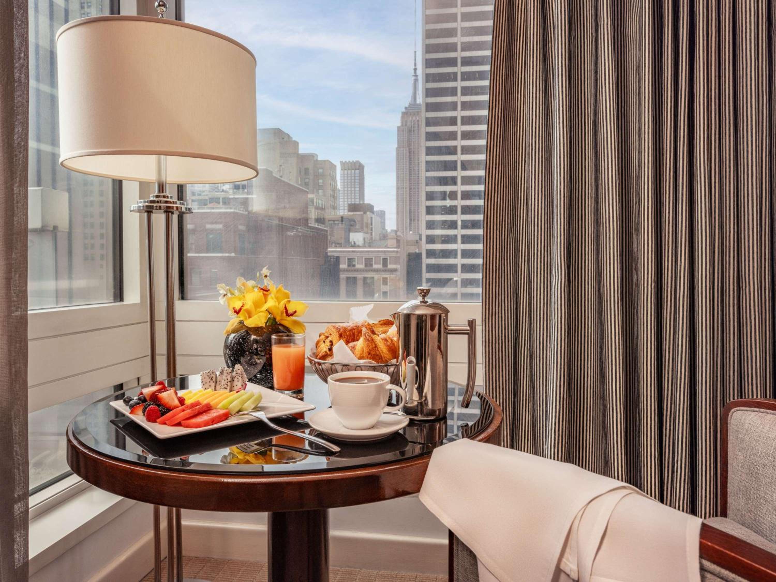 Grand Terrace with Chrysler View 1 King Bedroom Suite with Bathroom & Powder Room on 24th floor