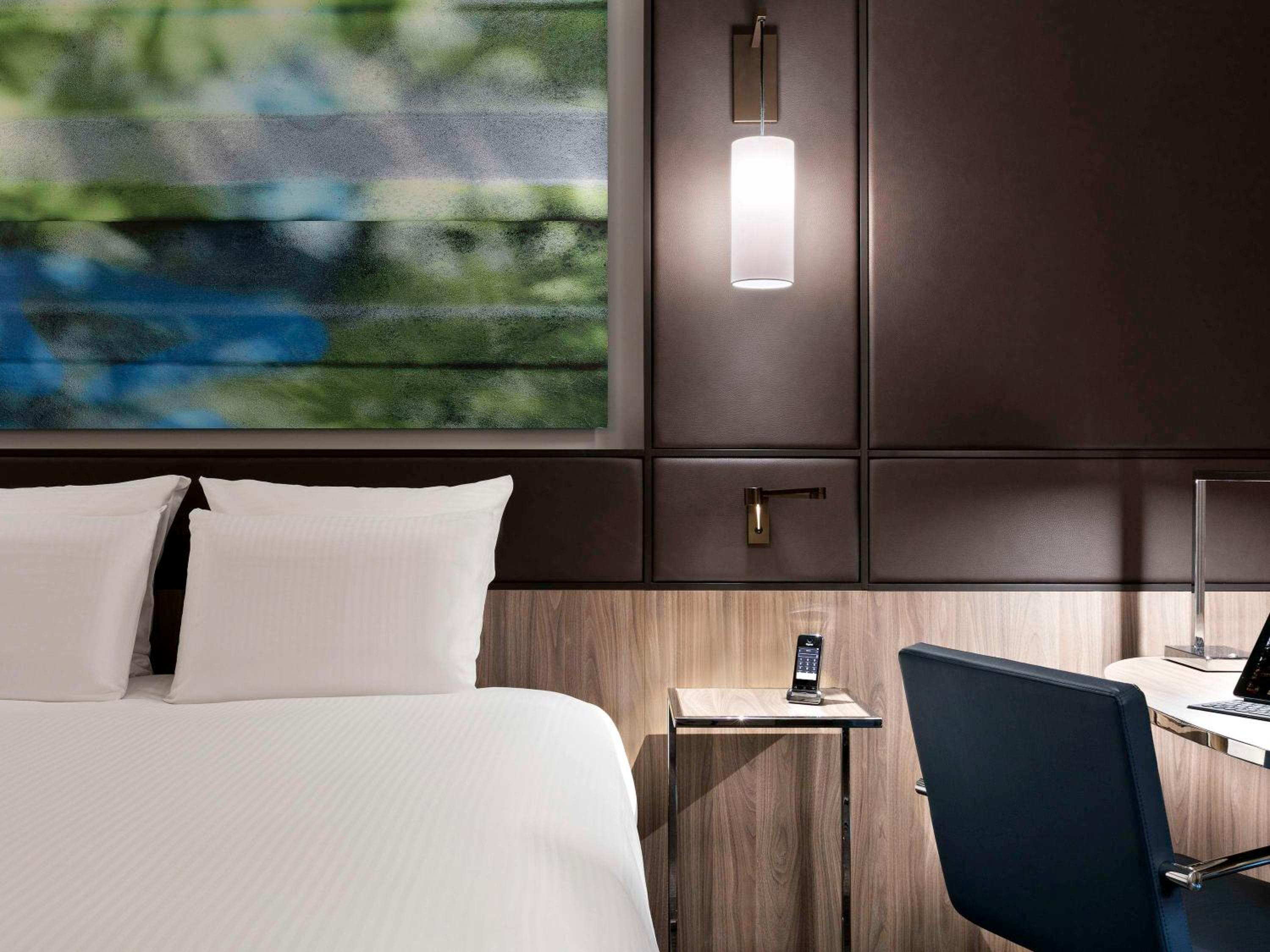 Premium Superior King Room thumbnail 6