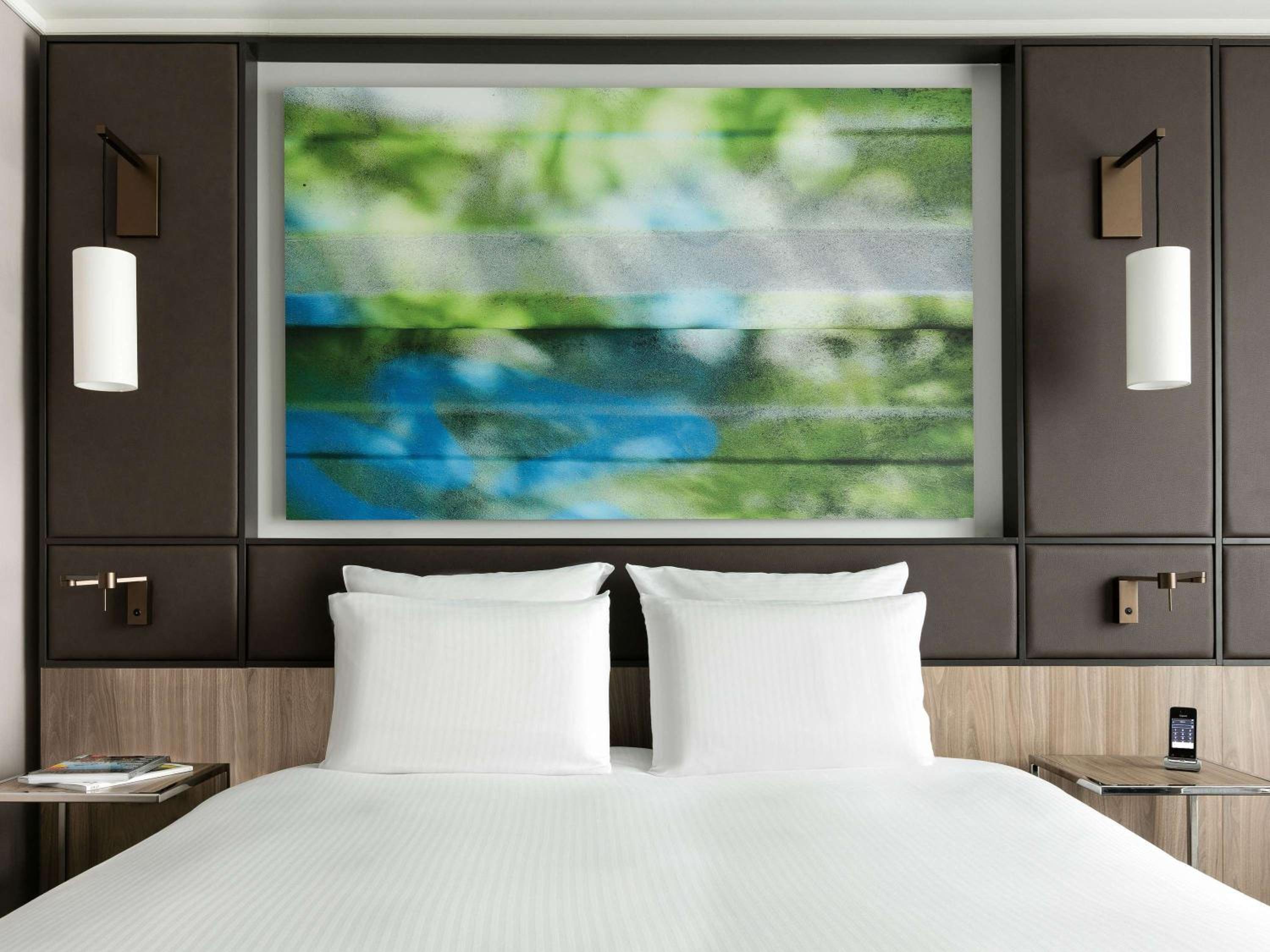 Premium Superior King Room thumbnail 5