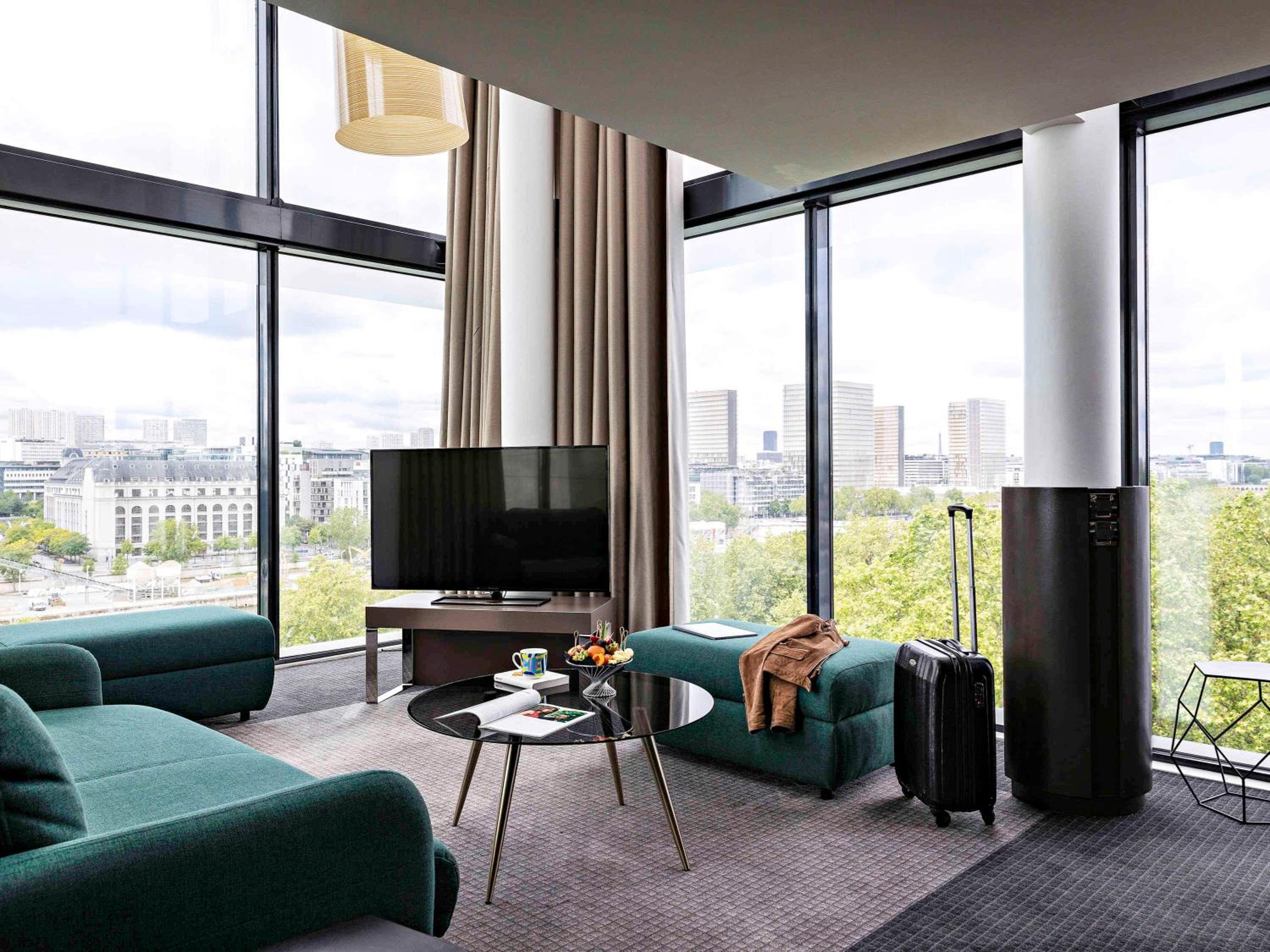 Presidential Suite with Two King Beds and One Double Sofa Bed - High Floor/Paris View thumbnail 6