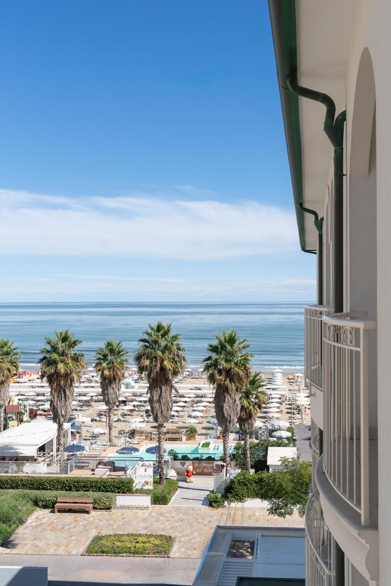 Double or Twin Room with Partial Sea View