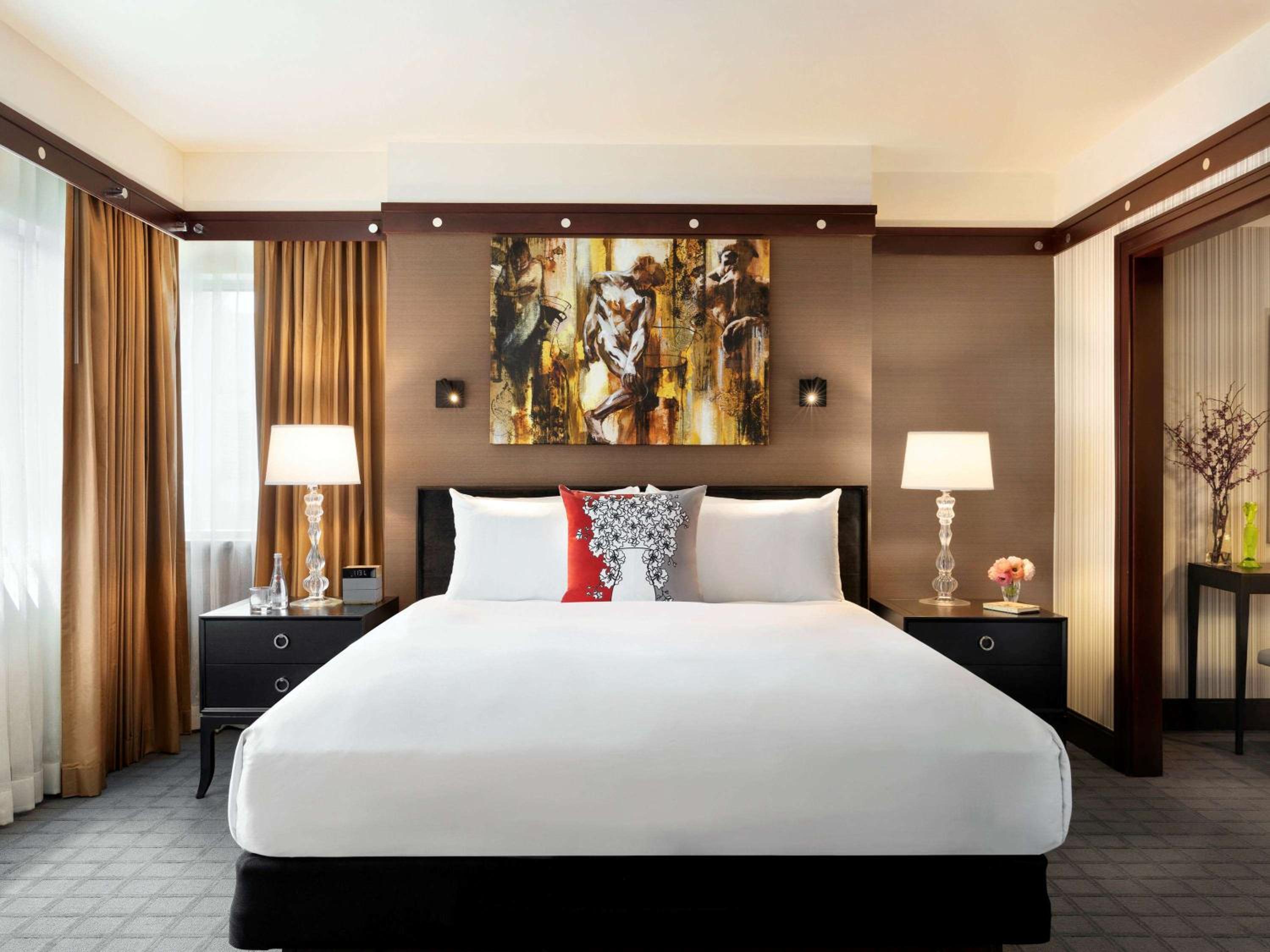 Prestige King Suite - Corner Room - Photo 9