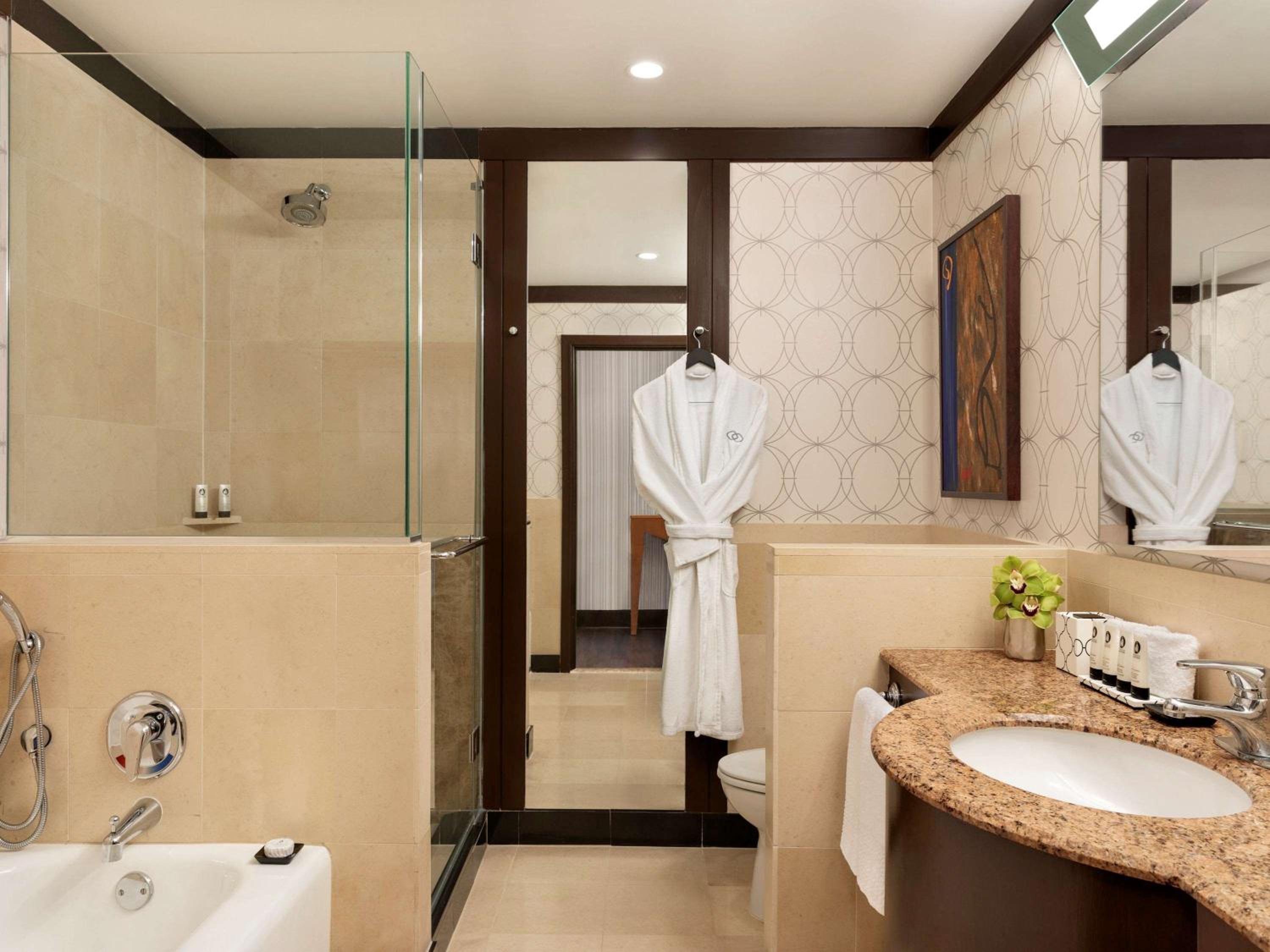 Superior King Room - Photo 5