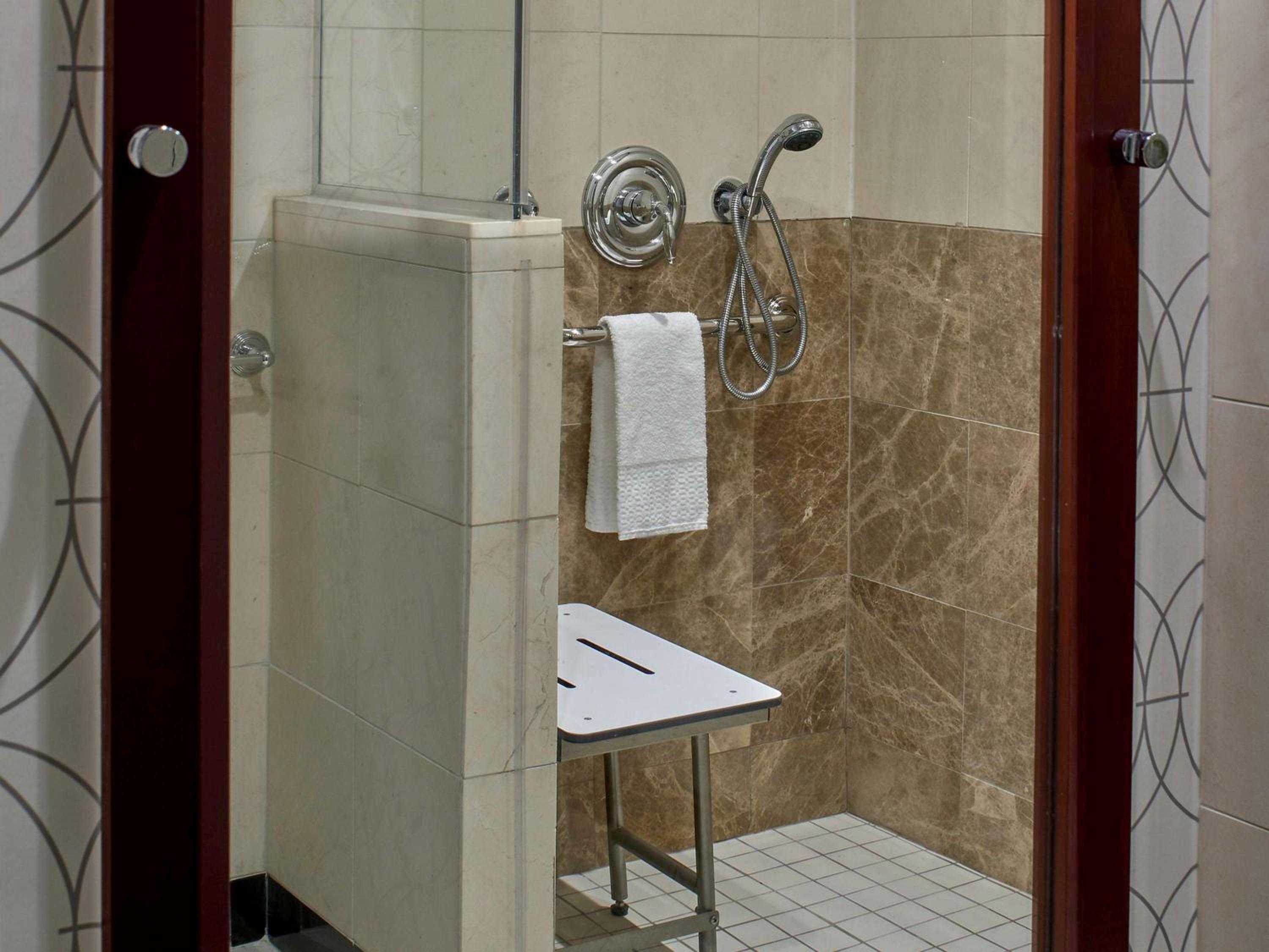 Superior King Room with Roll-In Shower - Mobility Accessible - Photo 4