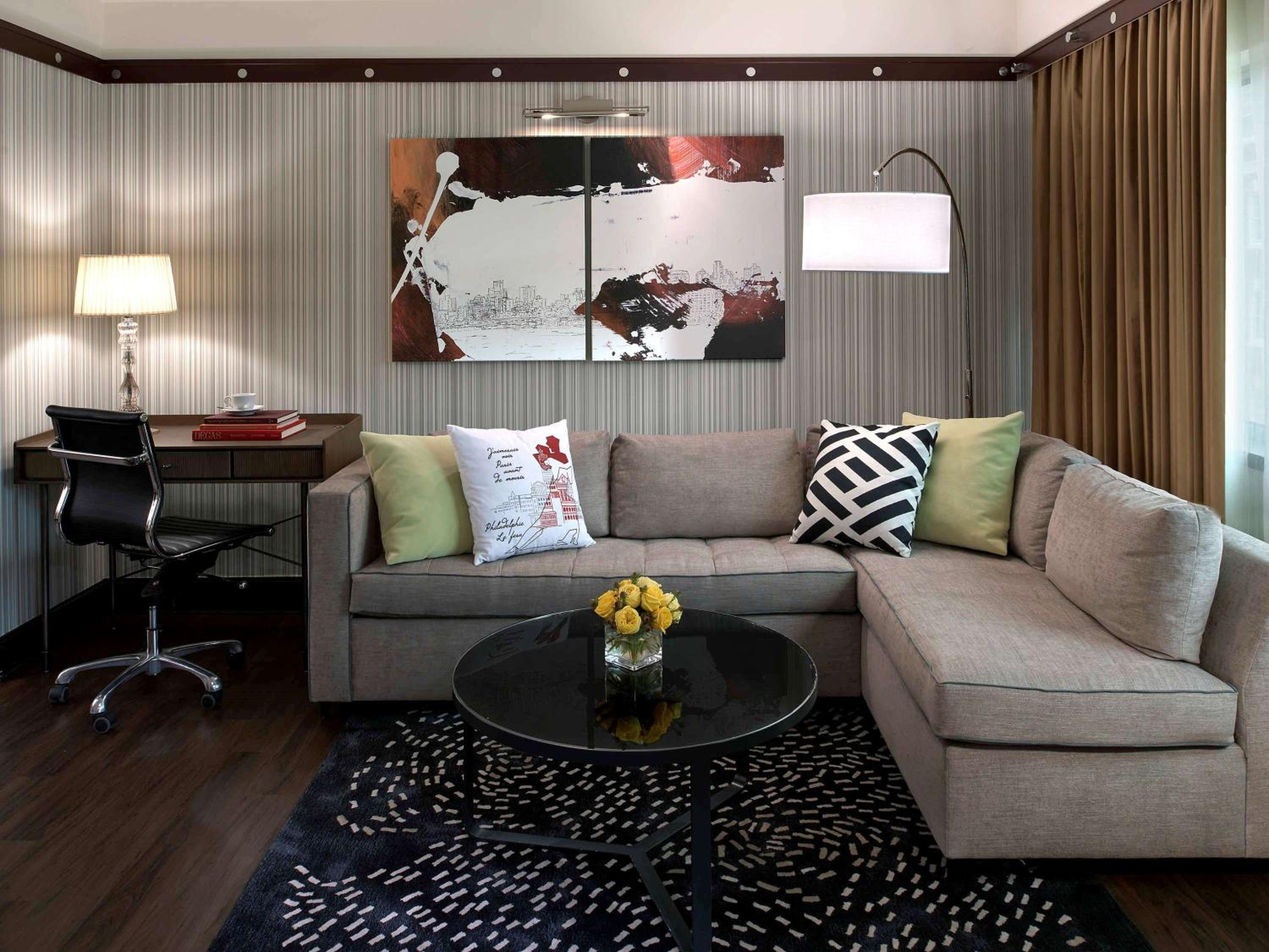 Prestige King Suite - Corner Room - Photo 11