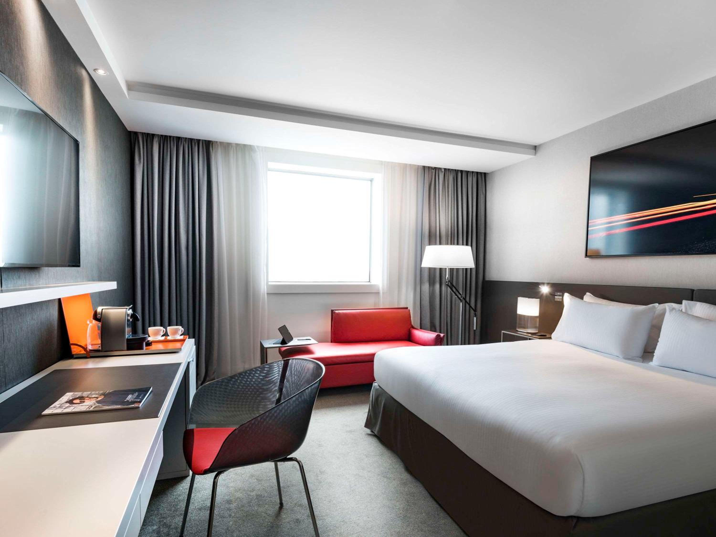 Deluxe King Room with View - Photo 1