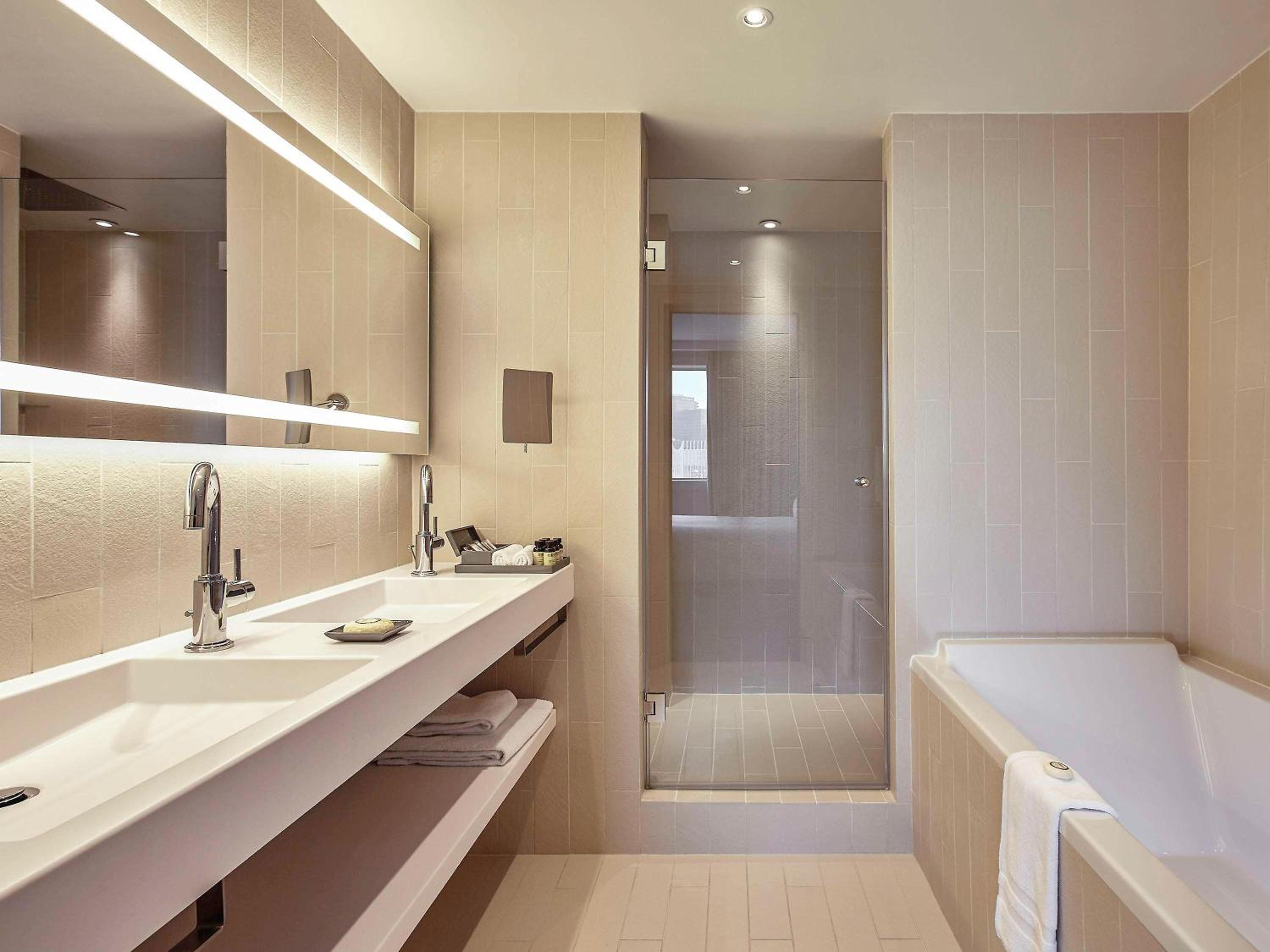 Family Suite with Panoramic View - Photo 11