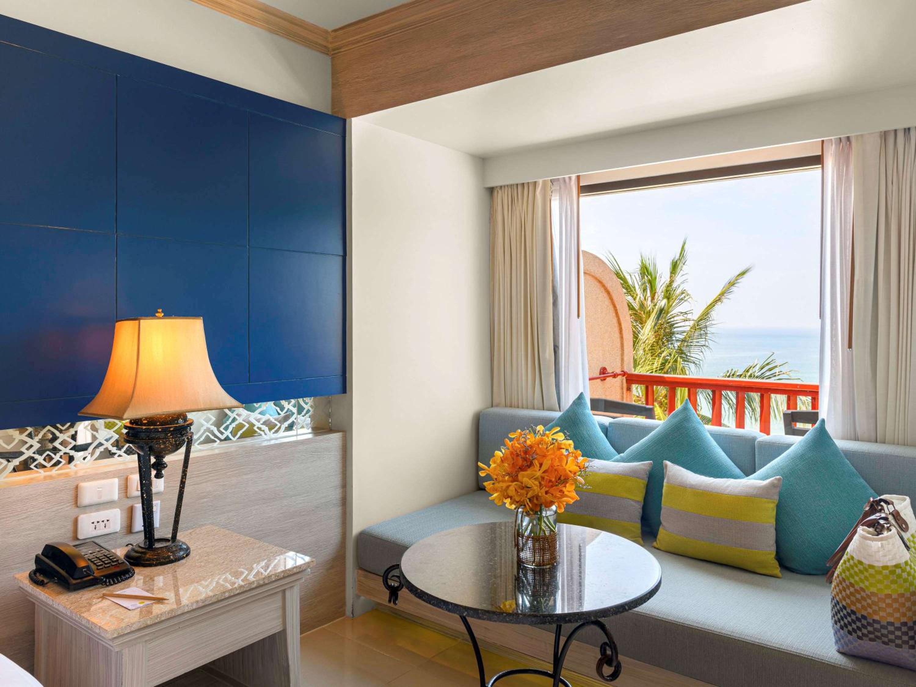 Deluxe Pool Access Room, 1 King Bed - Photo 1
