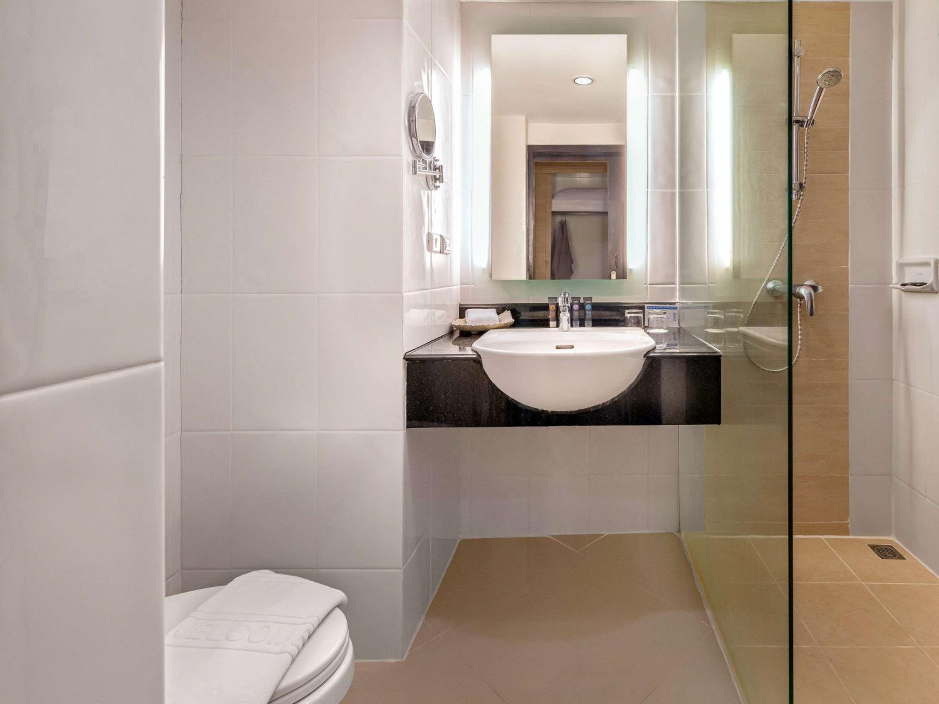 Deluxe Pool Access Room, 1 King Bed - Photo 13