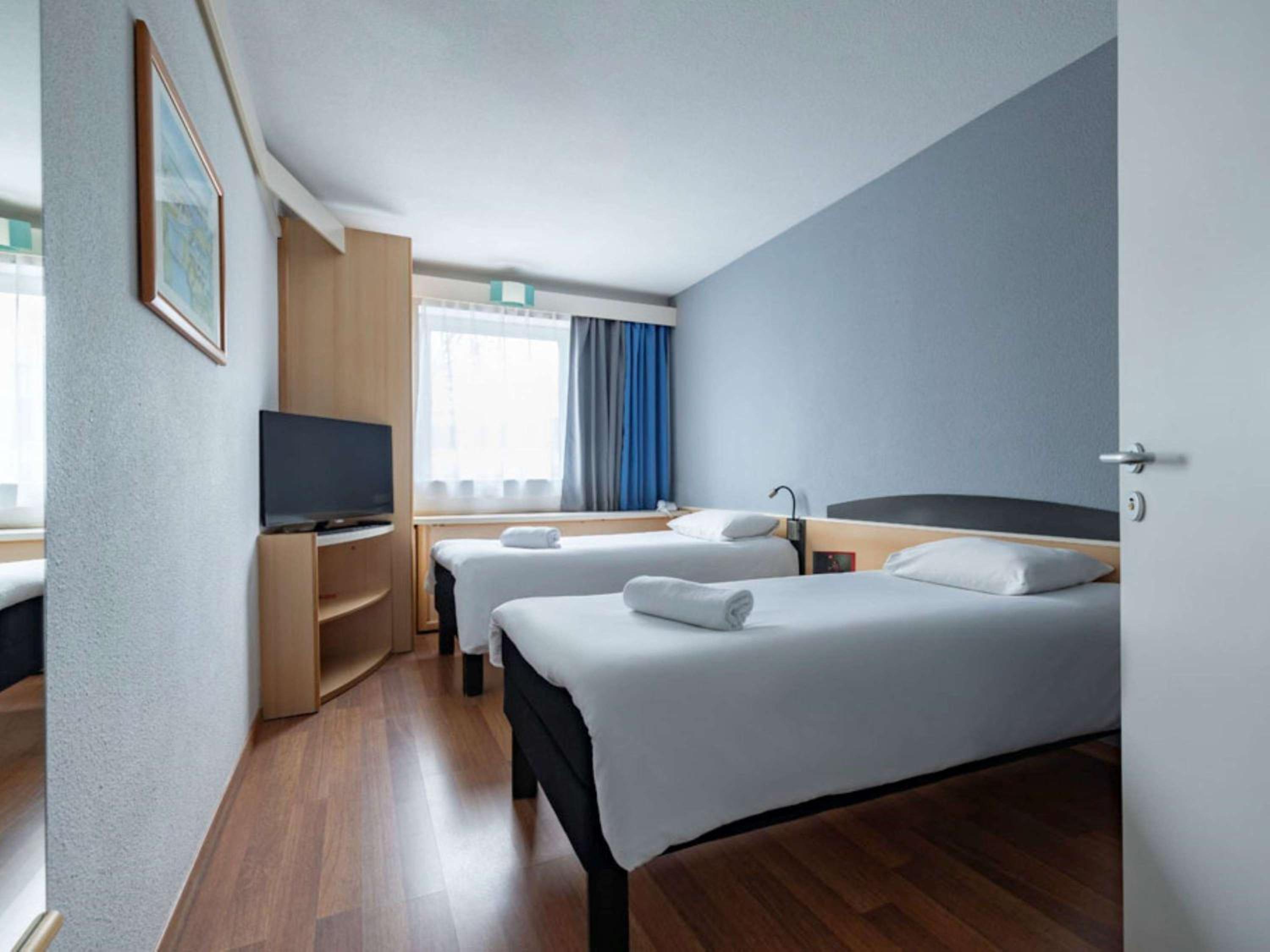 Standard Twin Room - Photo 2