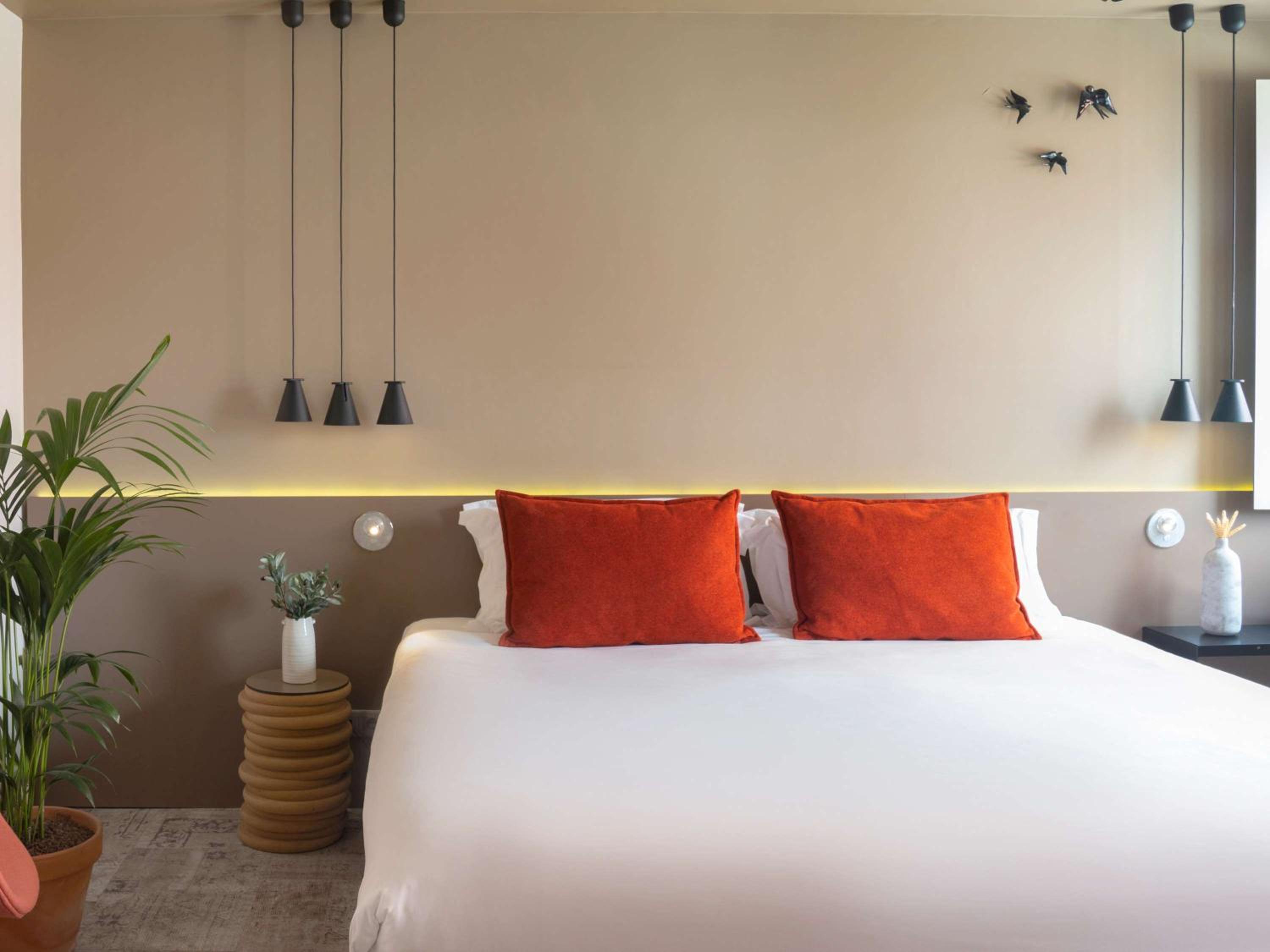 Family Suite with King Bed and Sofa Bed thumbnail 6