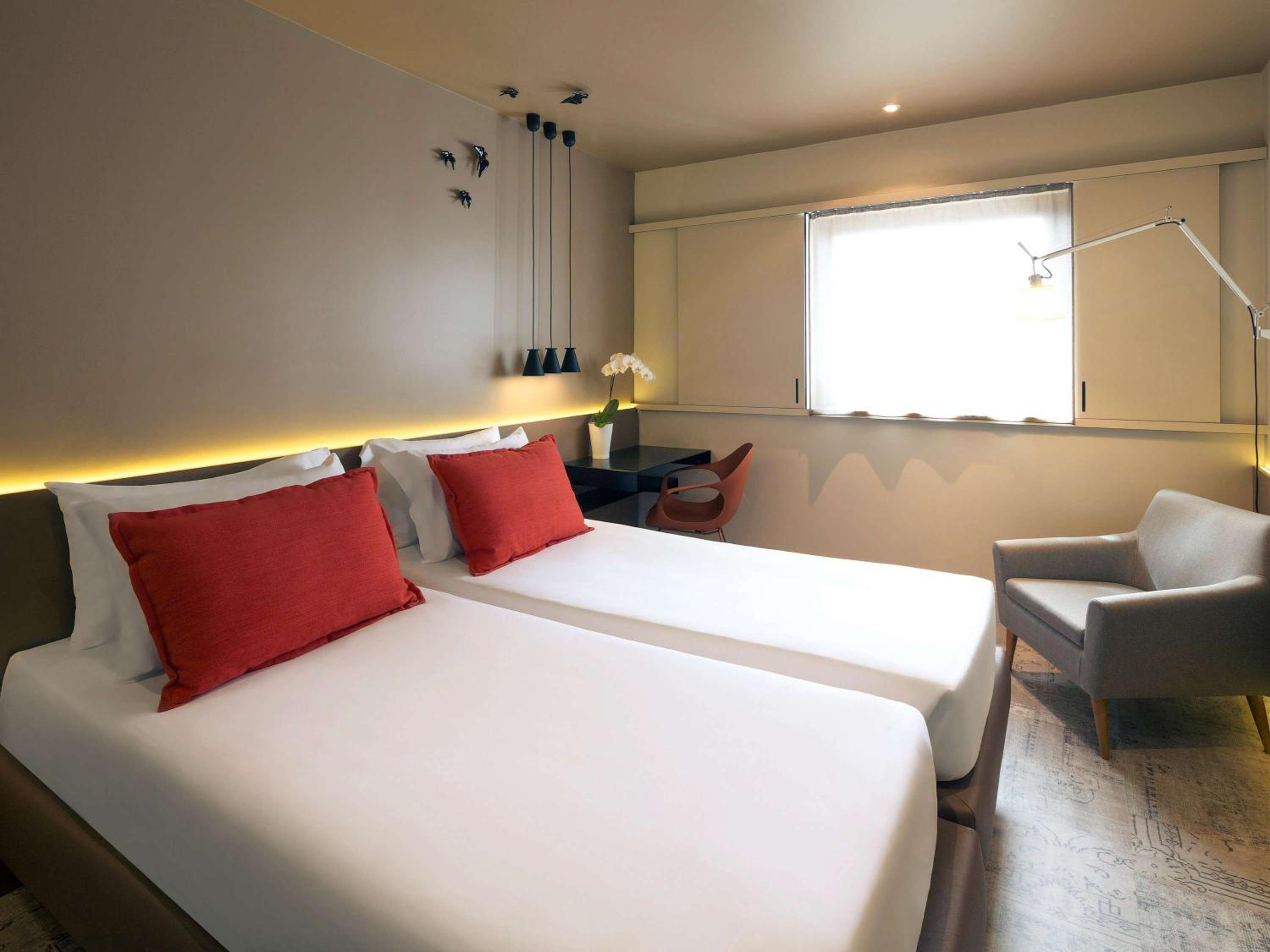 Available room thumbnail 5