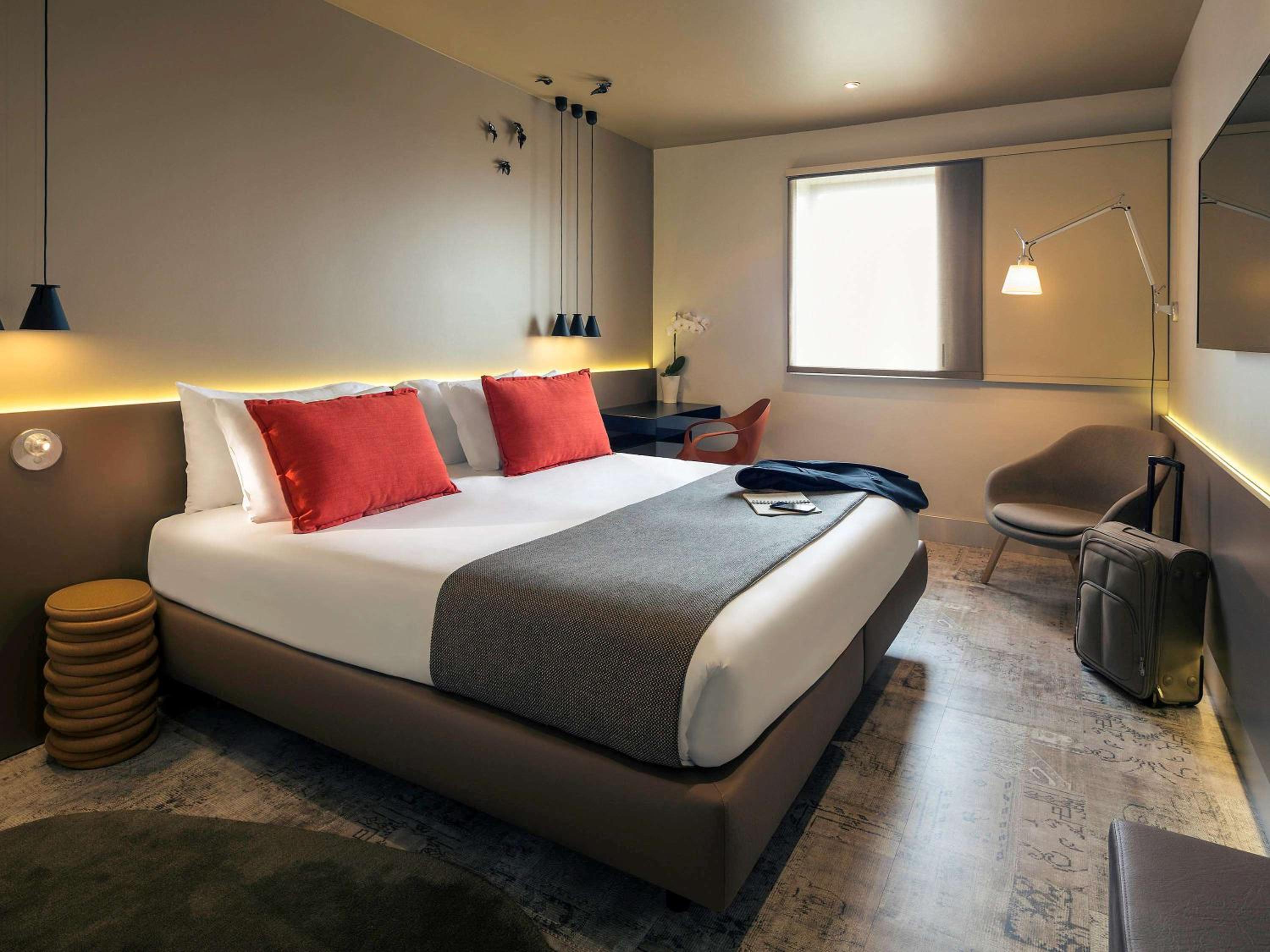 Privilege Double Room with Panoramic City View thumbnail 6