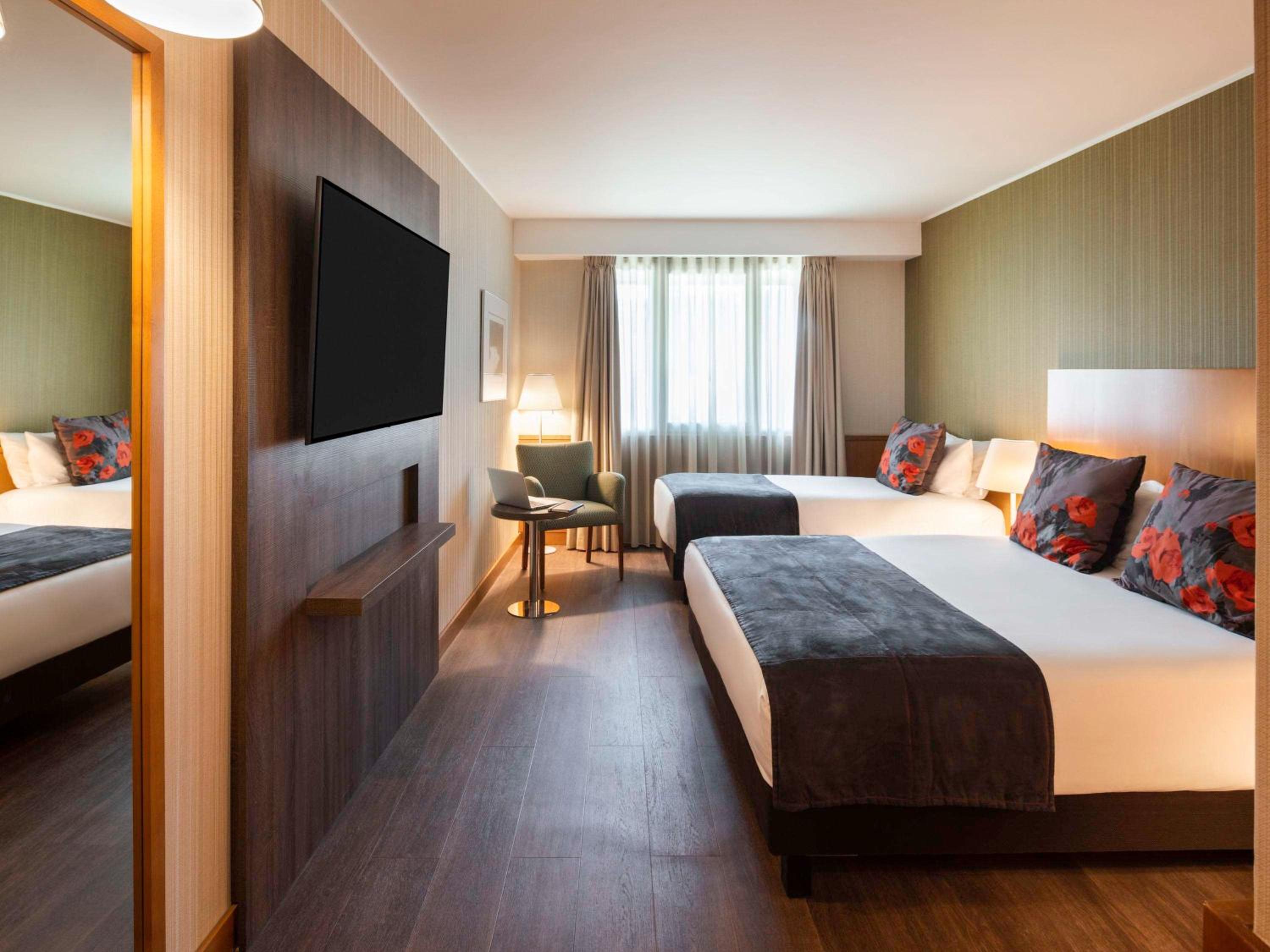Standard Room with 1 Double and 1 Single Bed - Photo 9