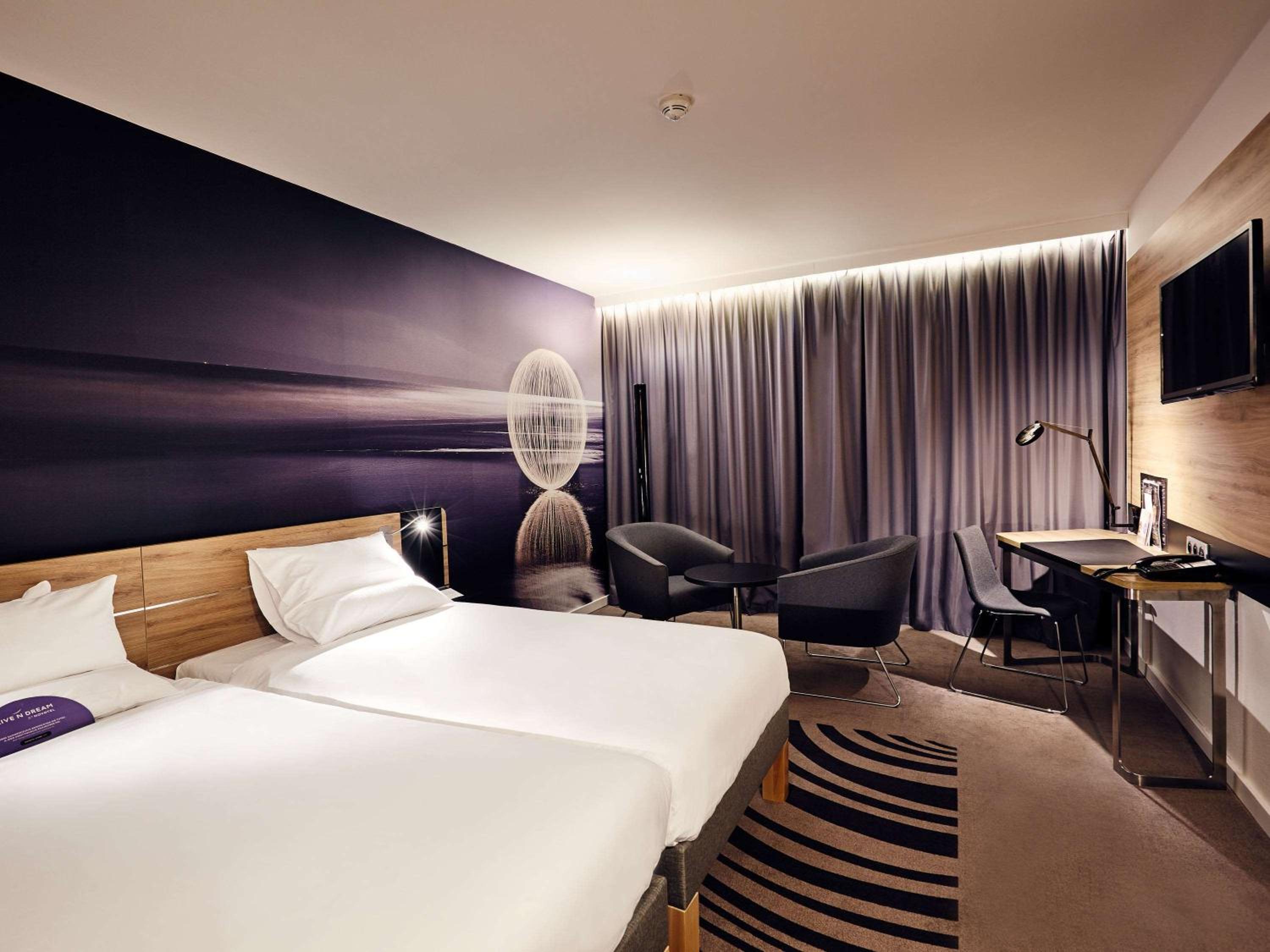 Standard Queen Room with Two Queen Beds photo 3