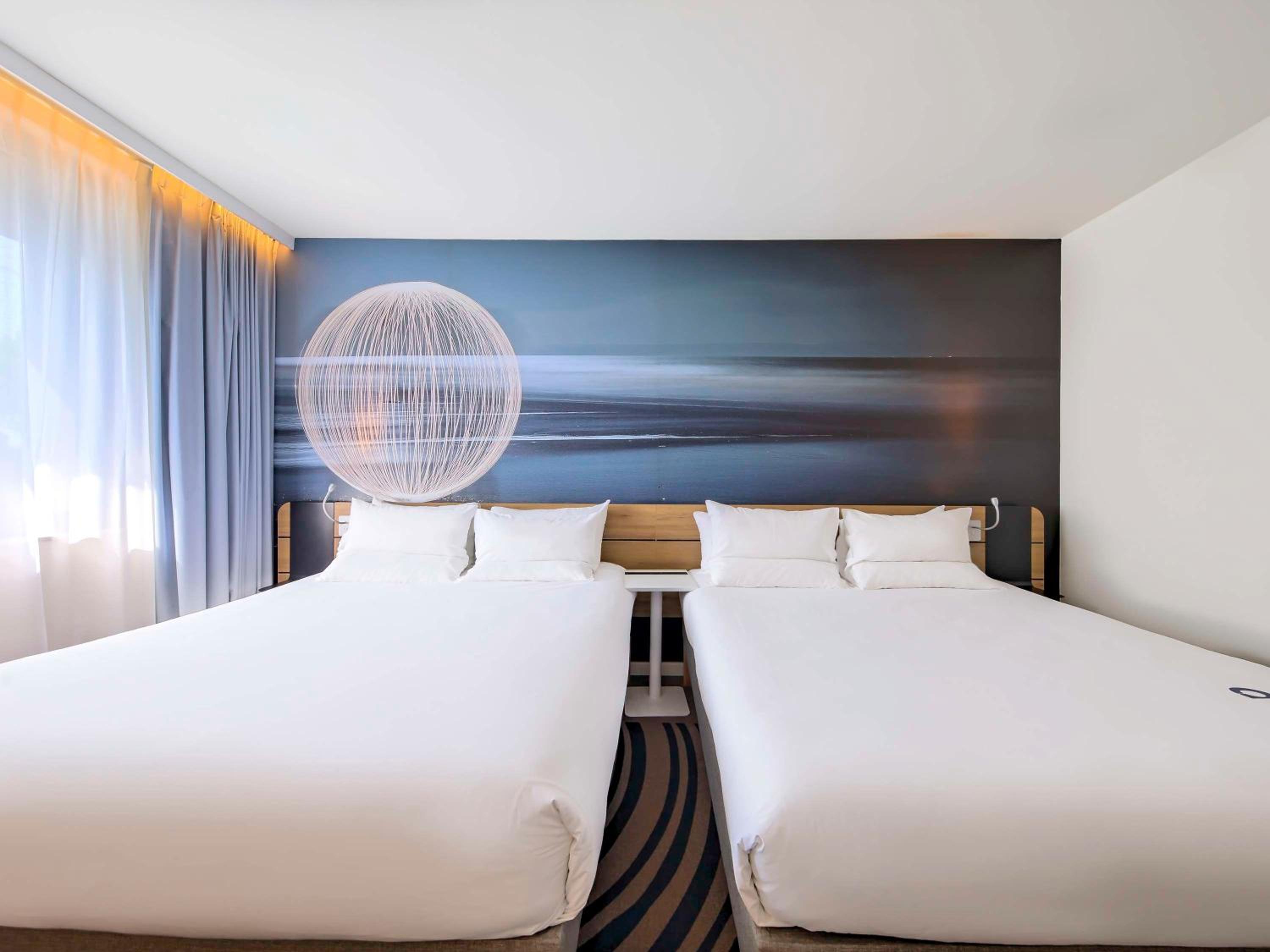 Standard Queen Room with Two Queen Beds photo 1