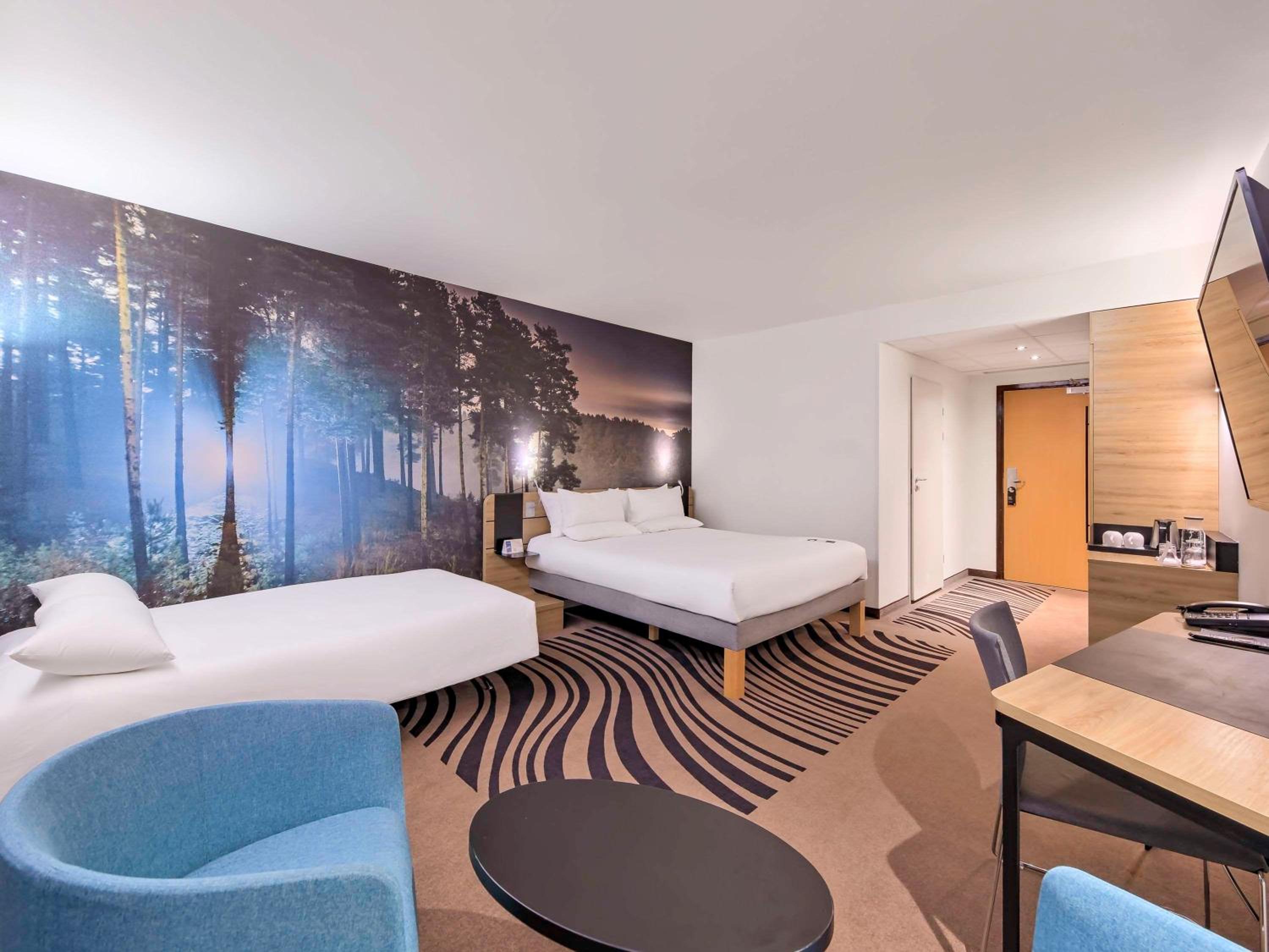 Standard Queen Room with Sofabed photo 2